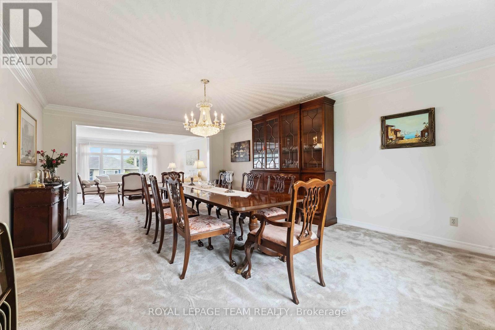 8 Oakwood Avenue