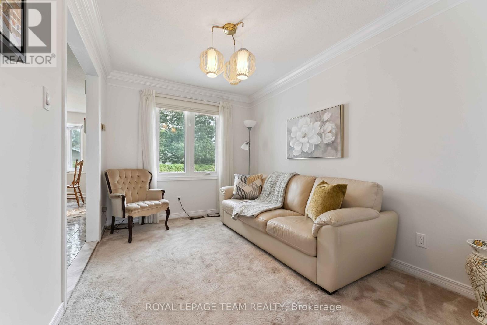 8 Oakwood Avenue