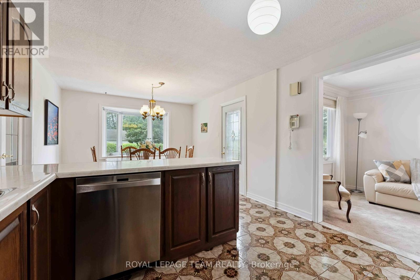 8 Oakwood Avenue