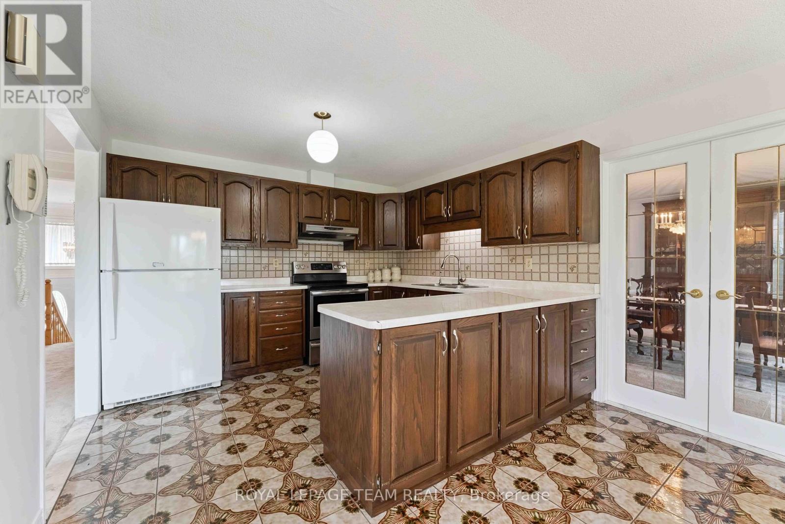 8 Oakwood Avenue