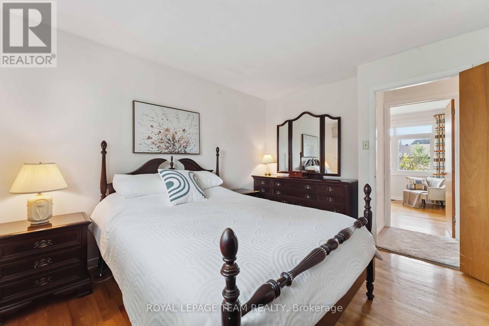8 Oakwood Avenue