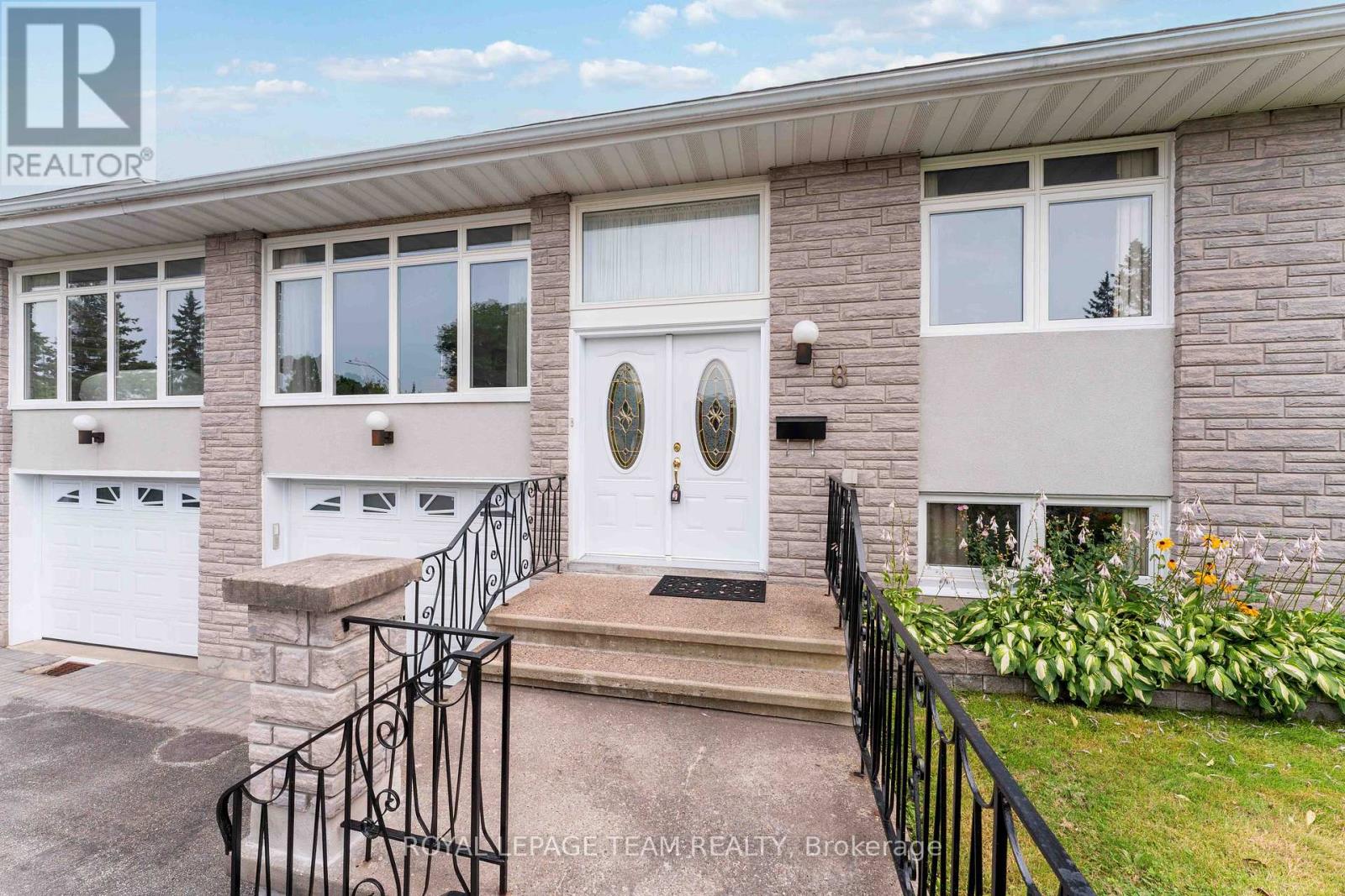 8 Oakwood Avenue