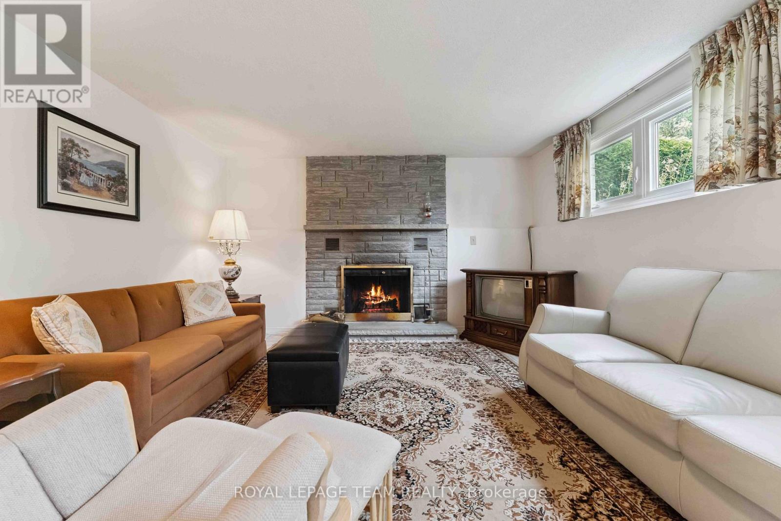 8 Oakwood Avenue