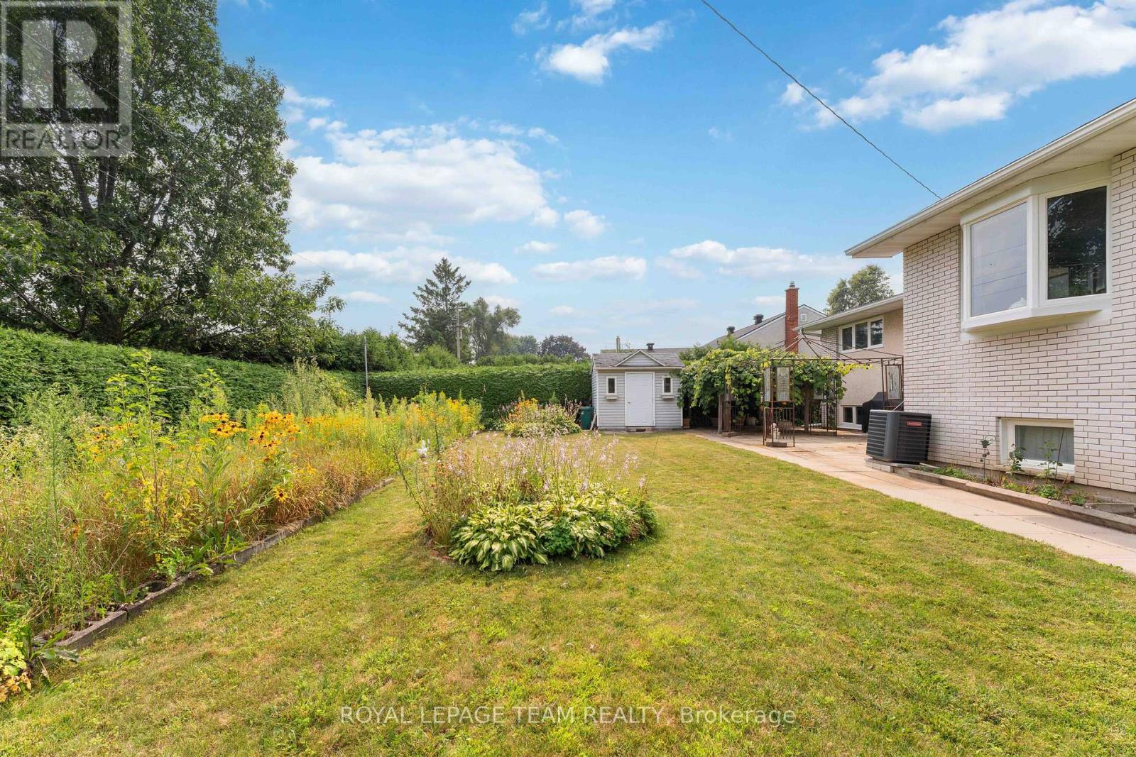 8 Oakwood Avenue