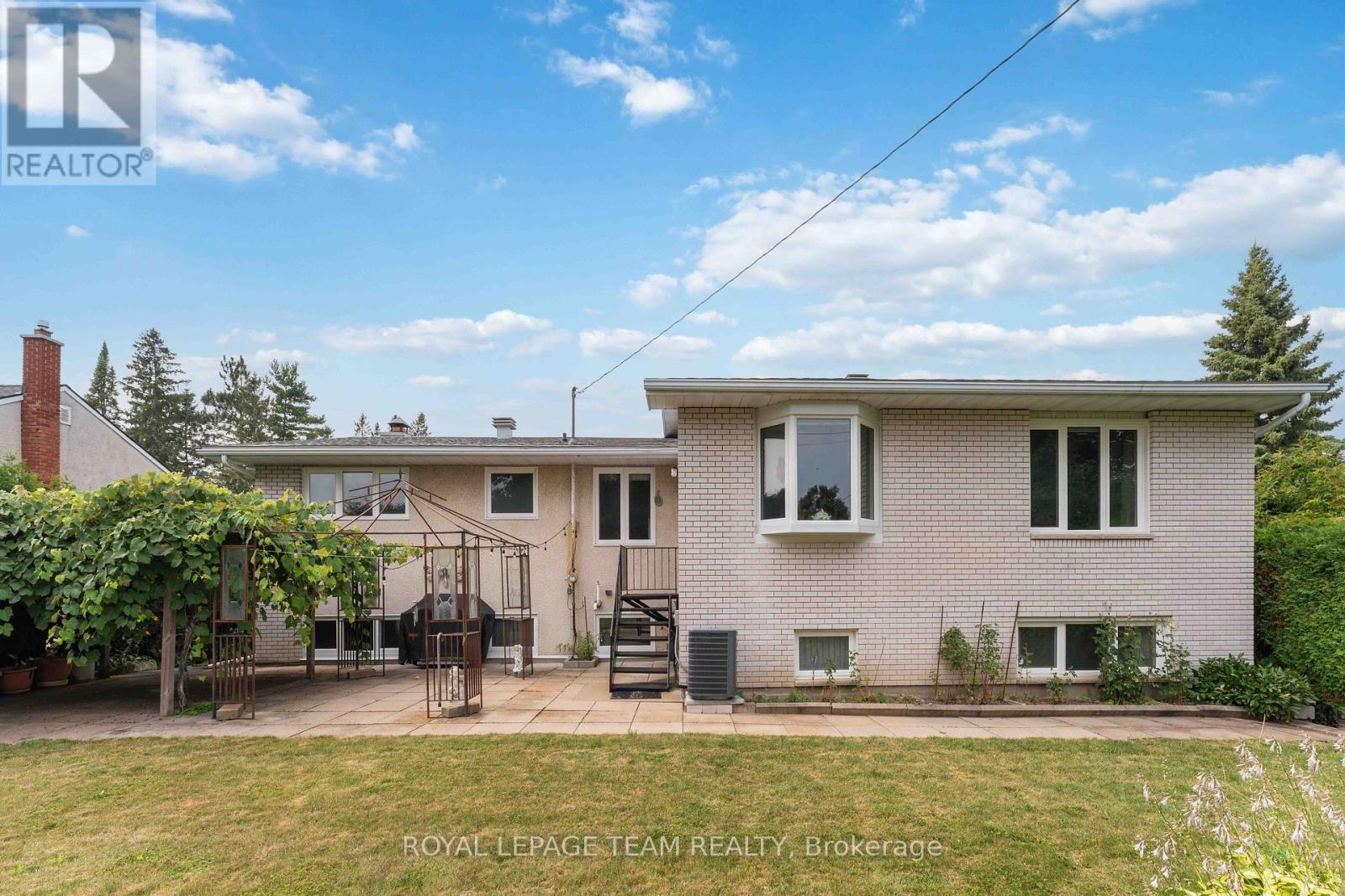 8 Oakwood Avenue