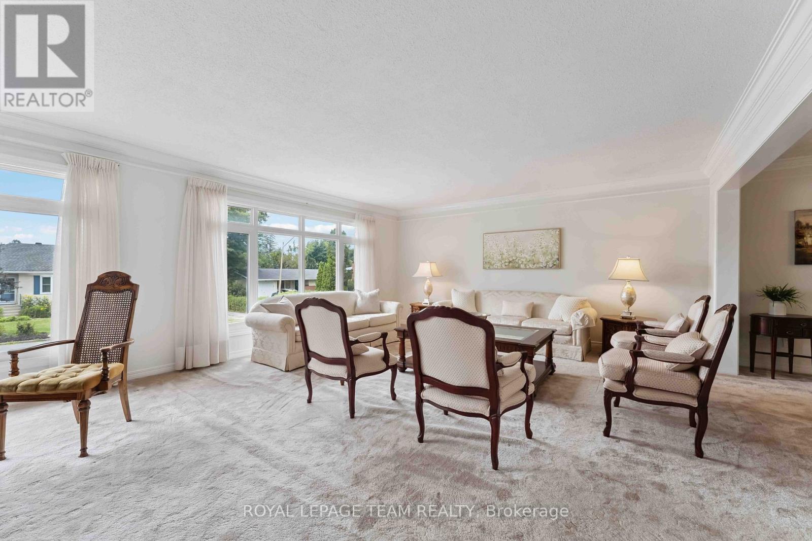8 Oakwood Avenue