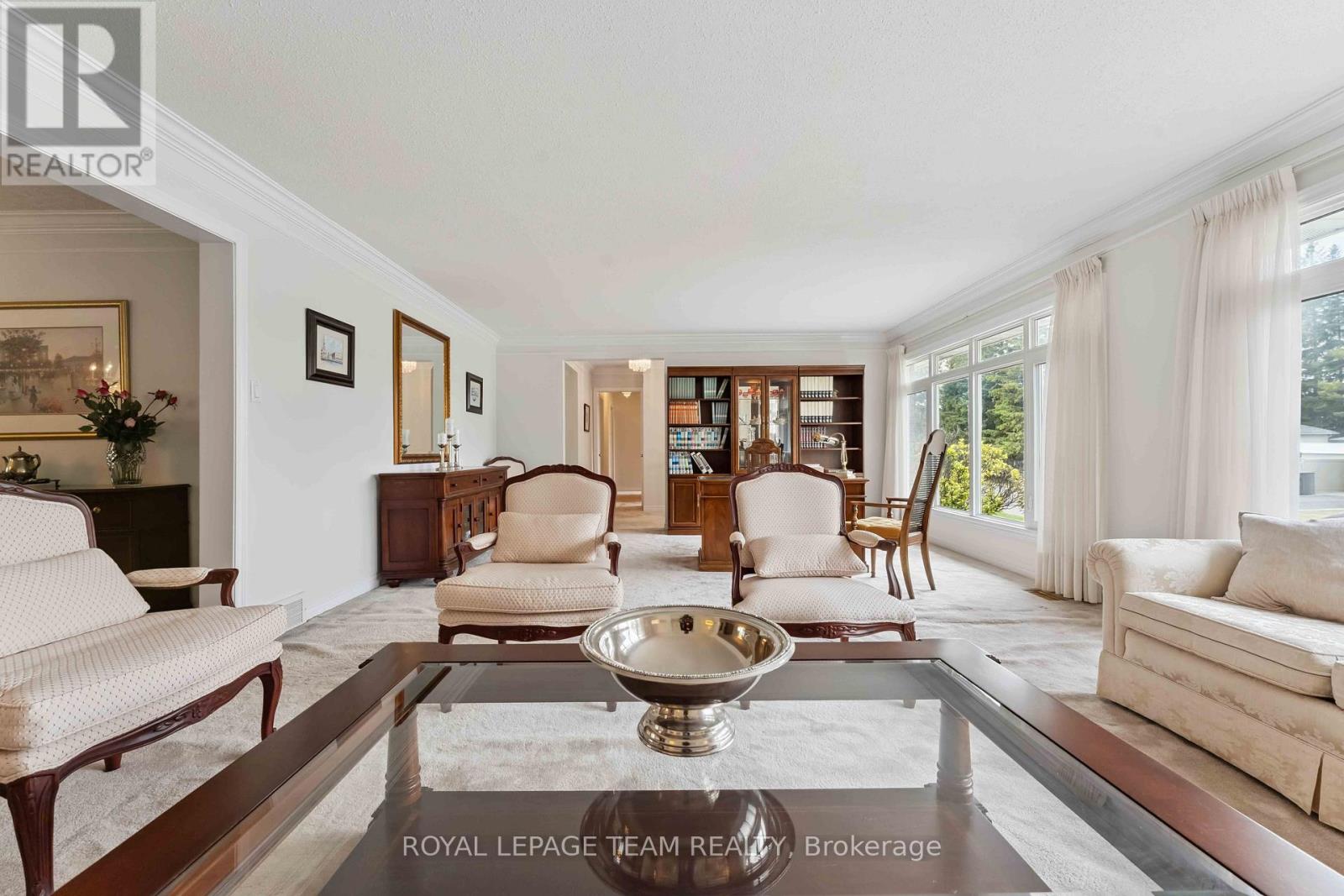 8 Oakwood Avenue