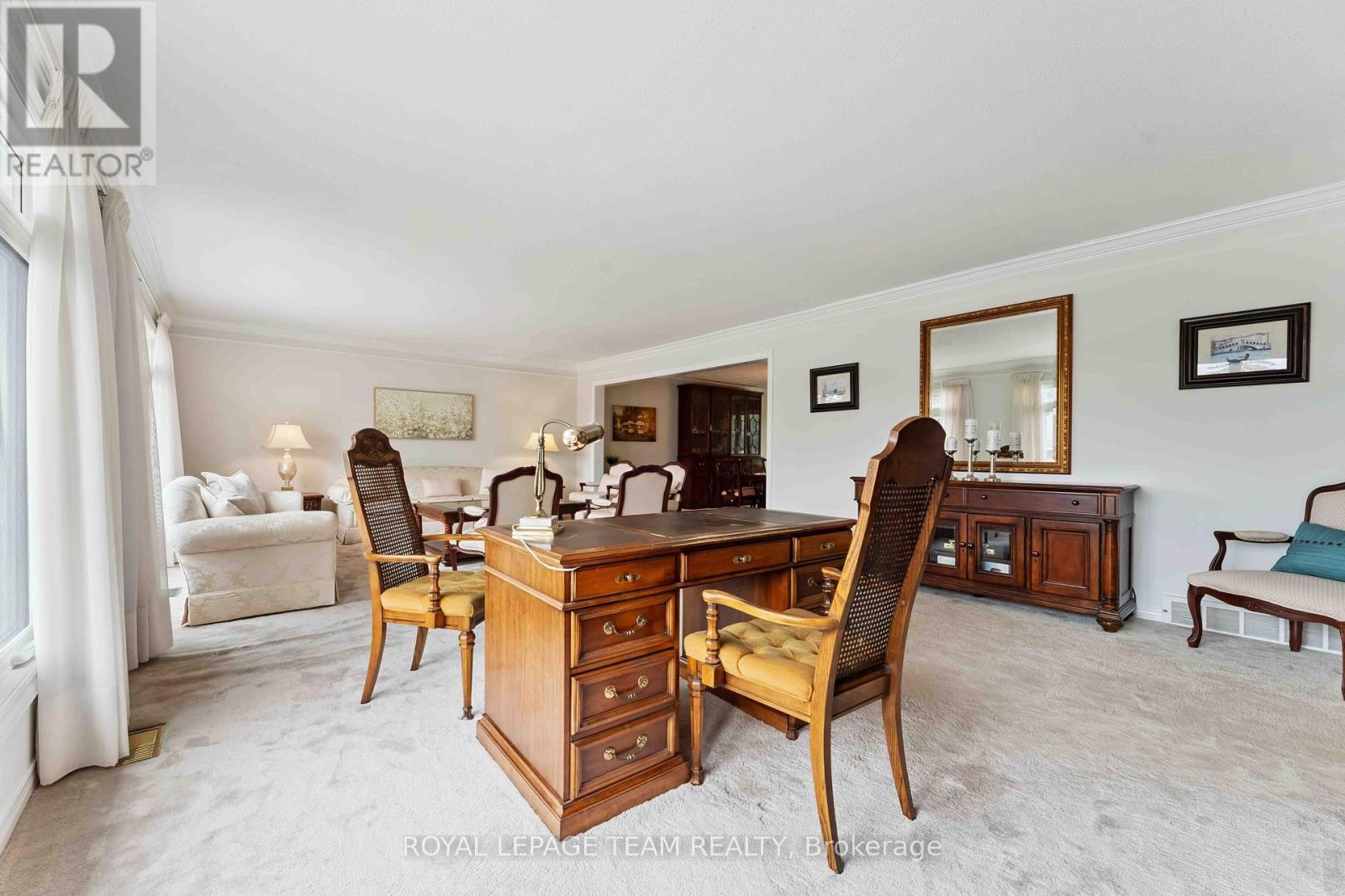 8 Oakwood Avenue
