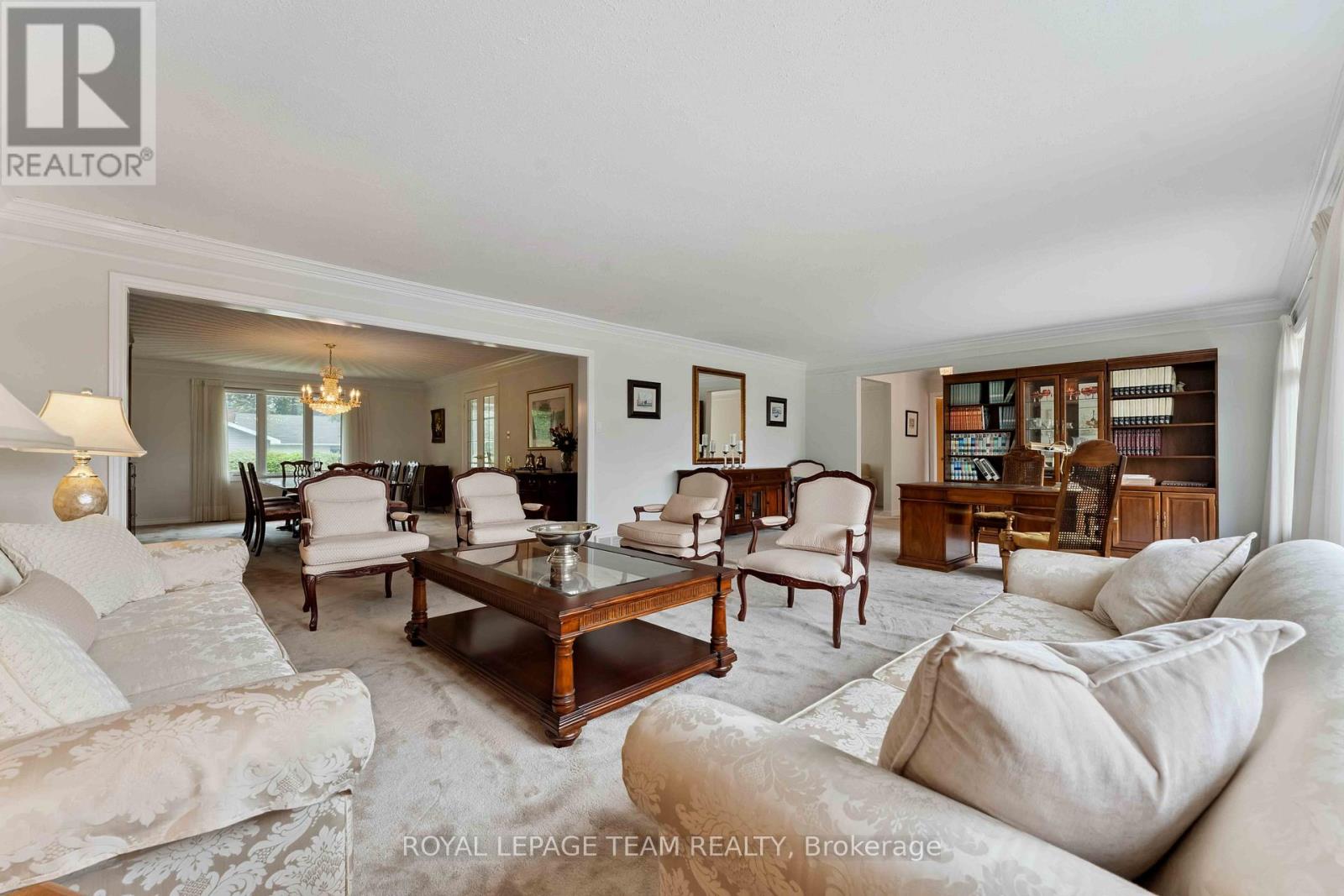 8 Oakwood Avenue