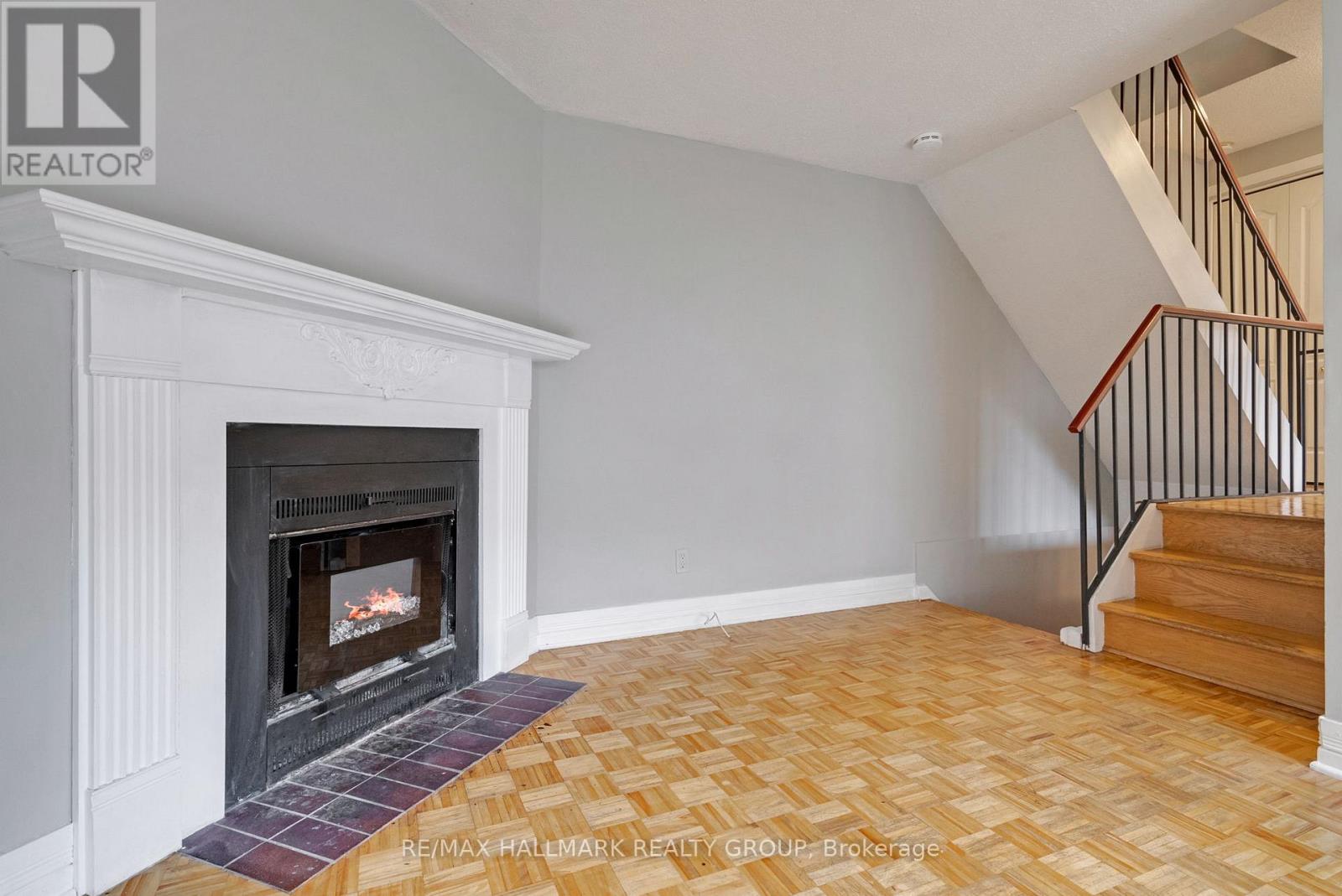 12f Larkshire Lane