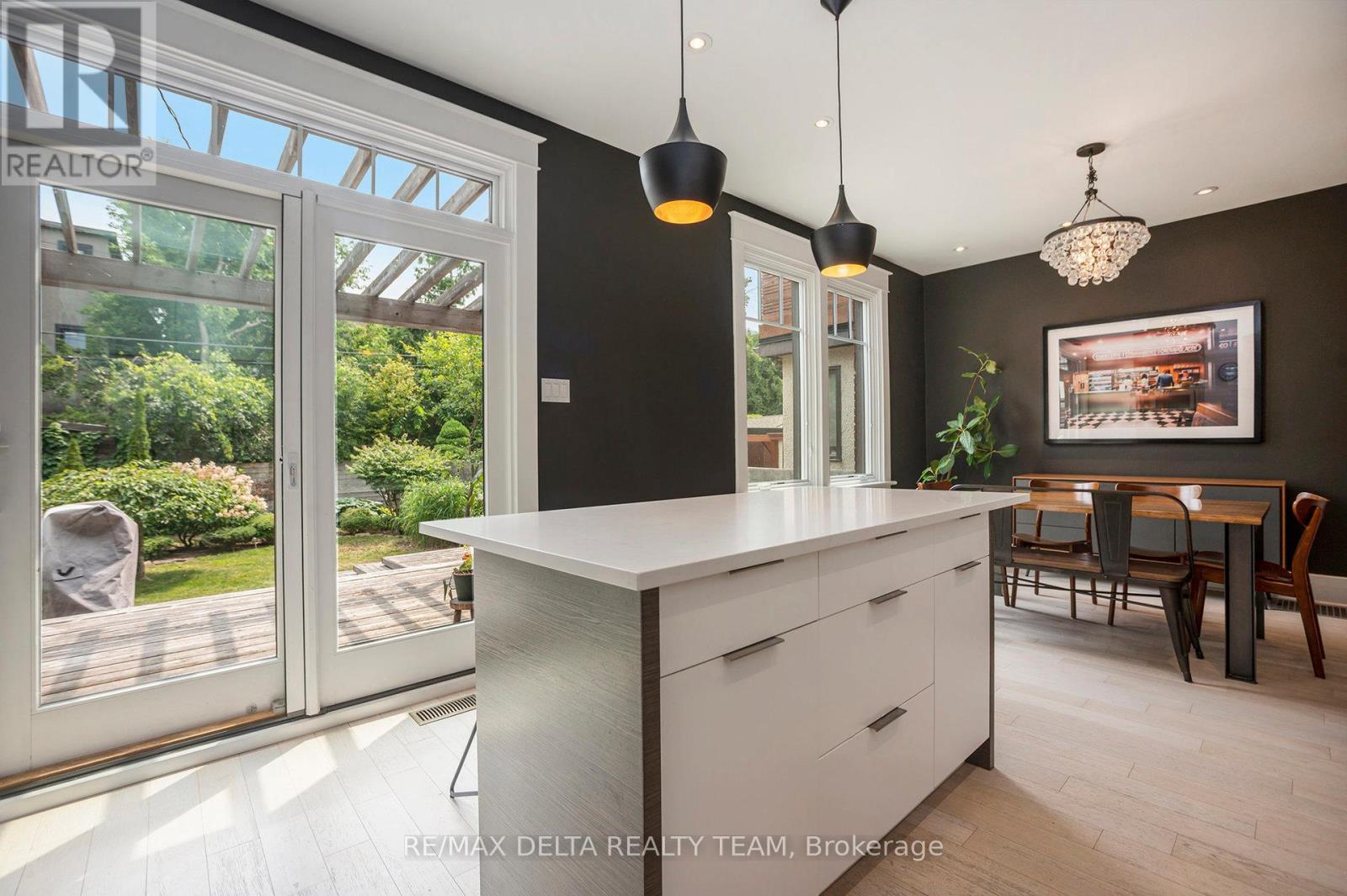 44 Renfrew Avenue
