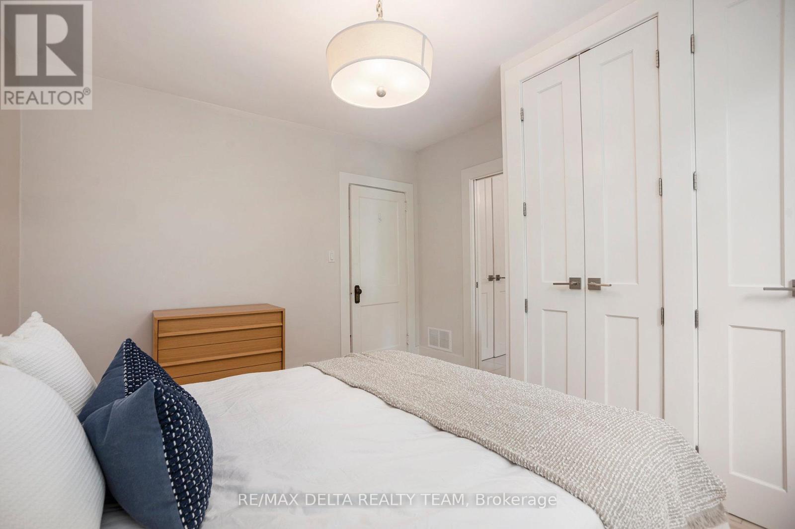 44 Renfrew Avenue