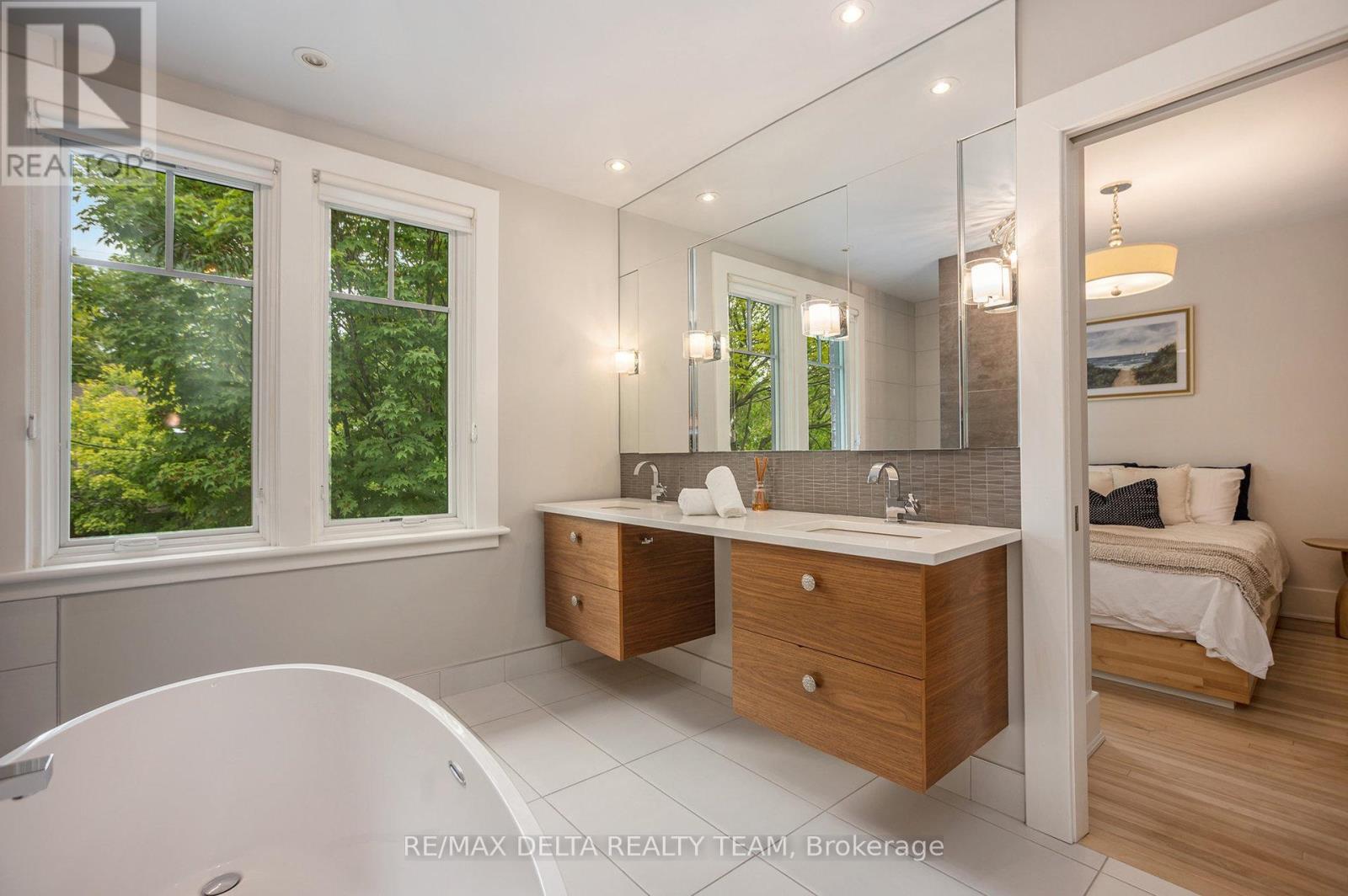 44 Renfrew Avenue