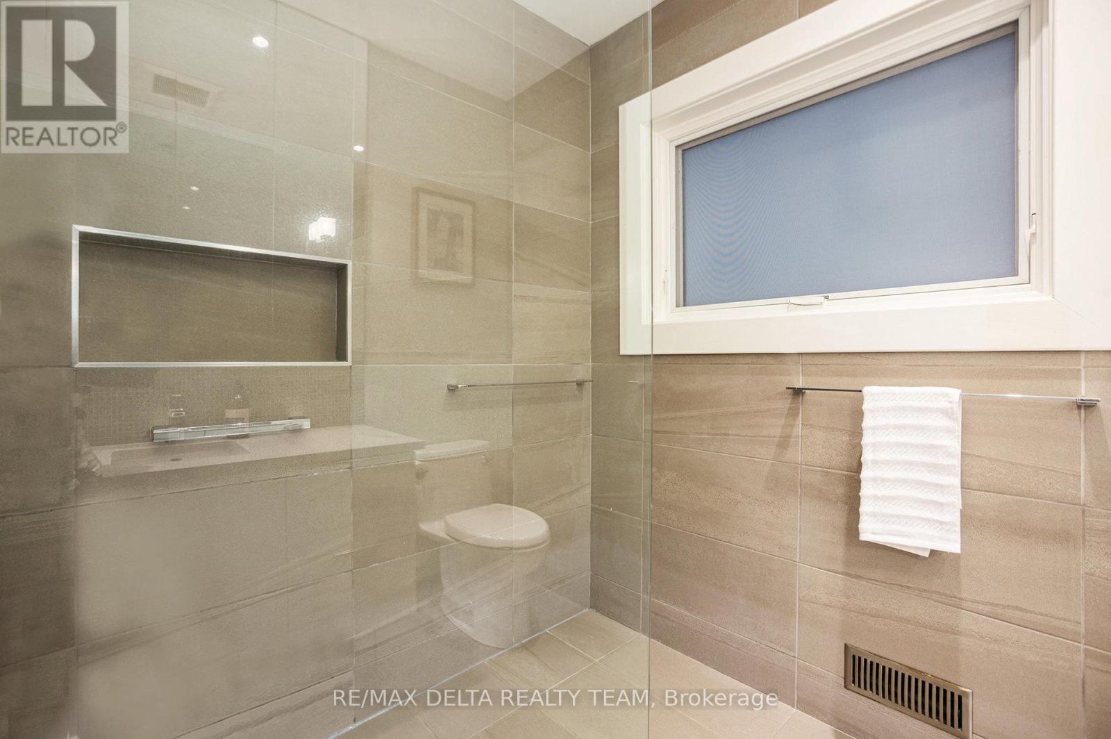 44 Renfrew Avenue