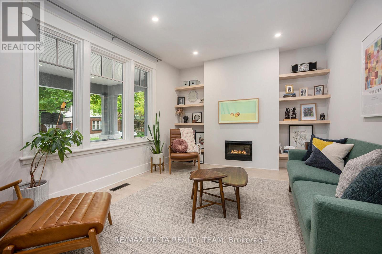44 Renfrew Avenue