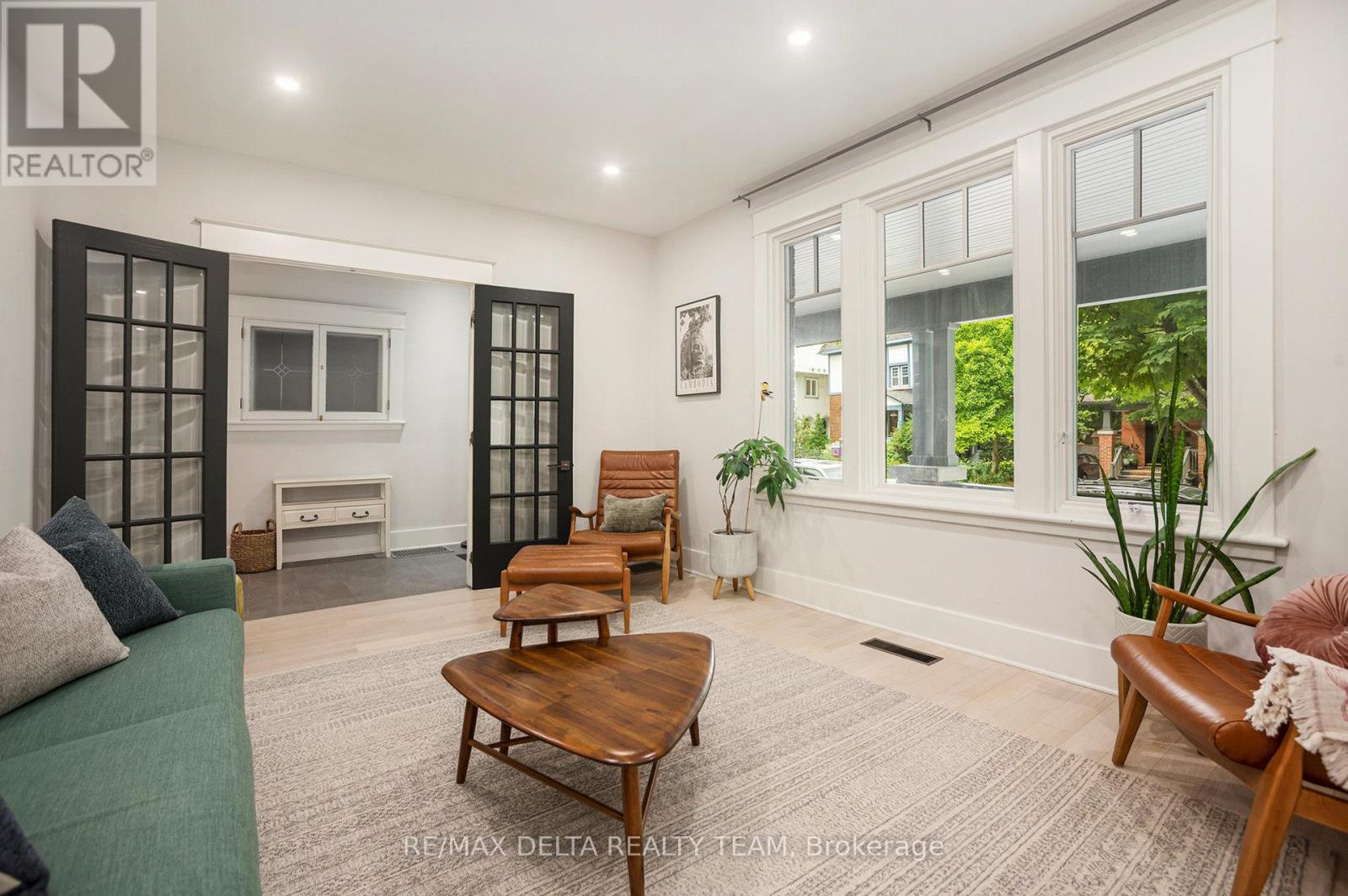 44 Renfrew Avenue