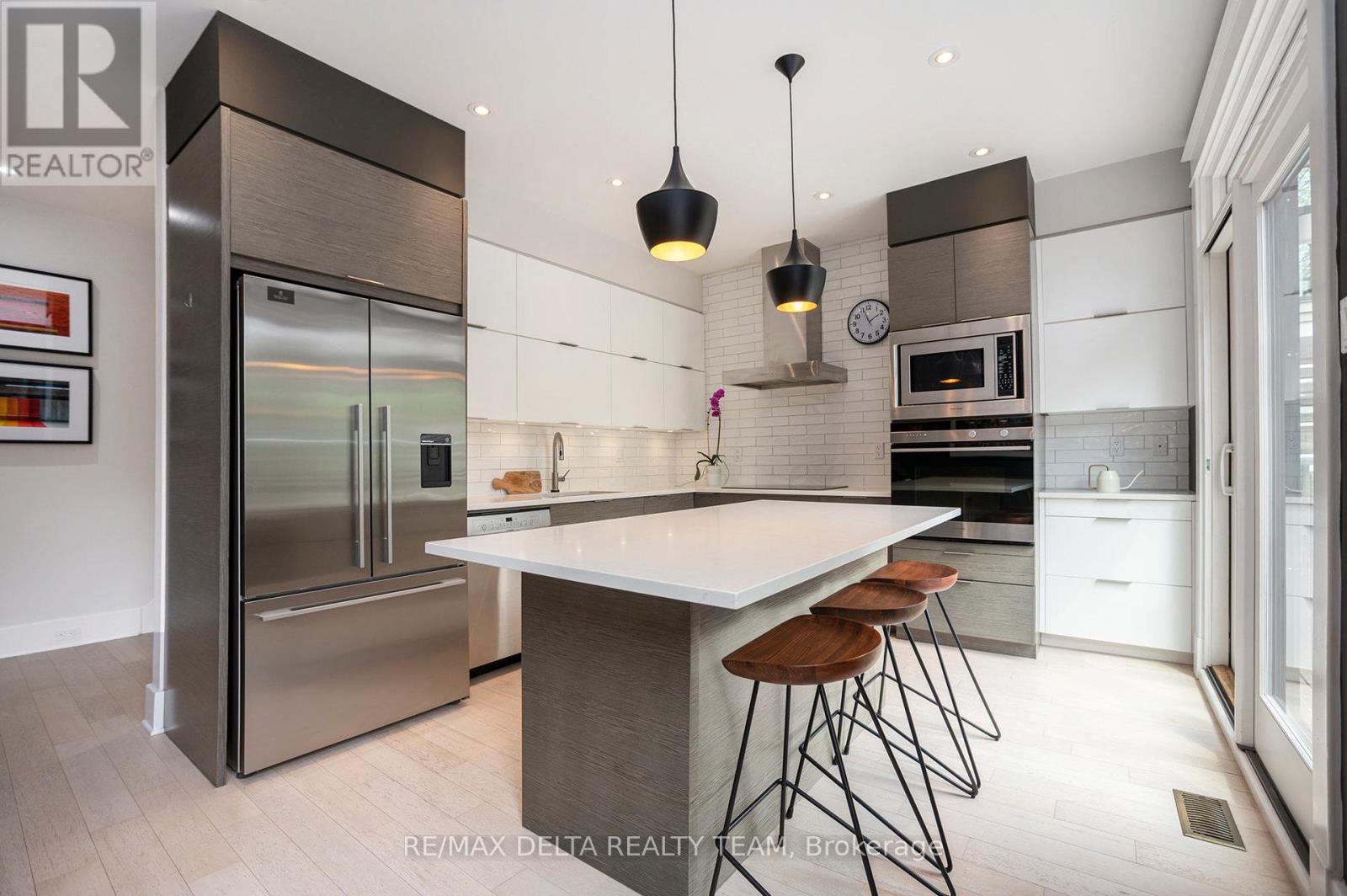 44 Renfrew Avenue