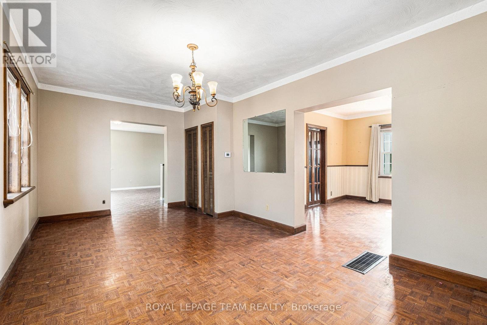 6109 Fourth Line Road W