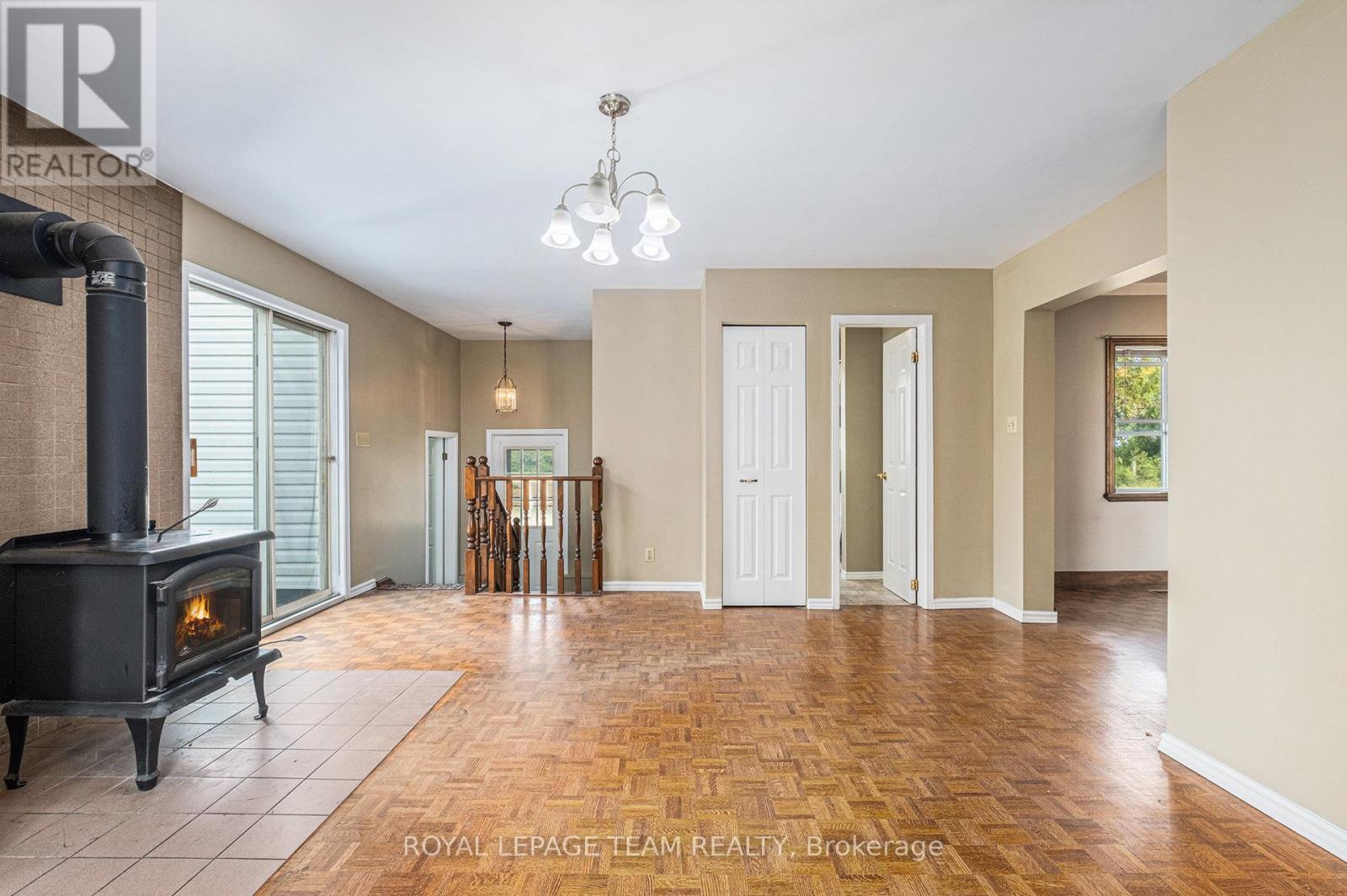 6109 Fourth Line Road W