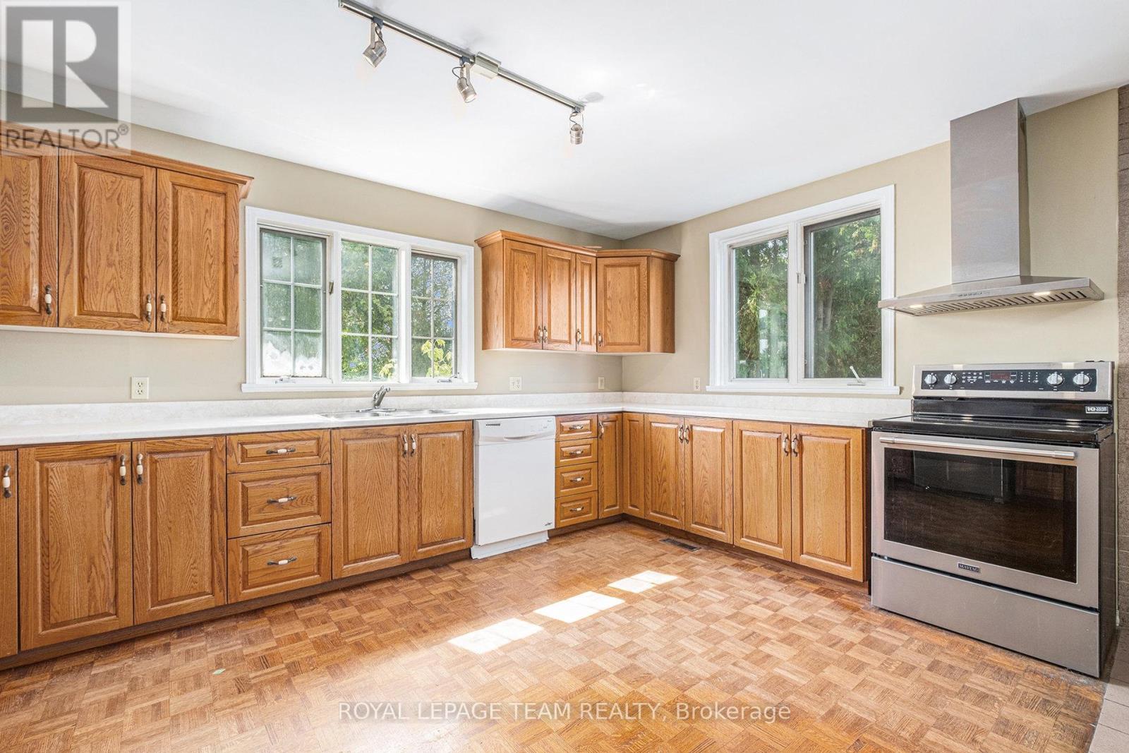 6109 Fourth Line Road W