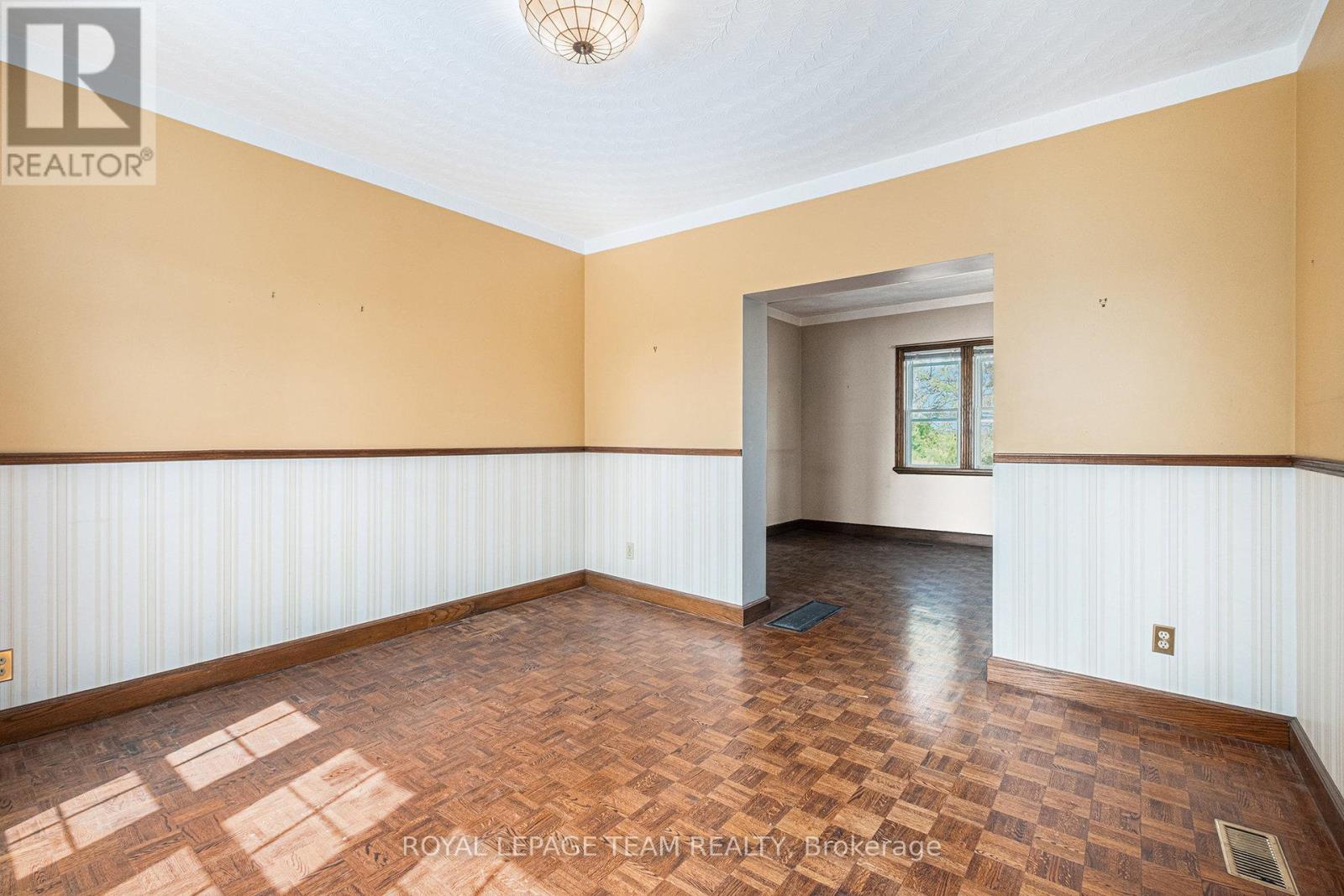 6109 Fourth Line Road W