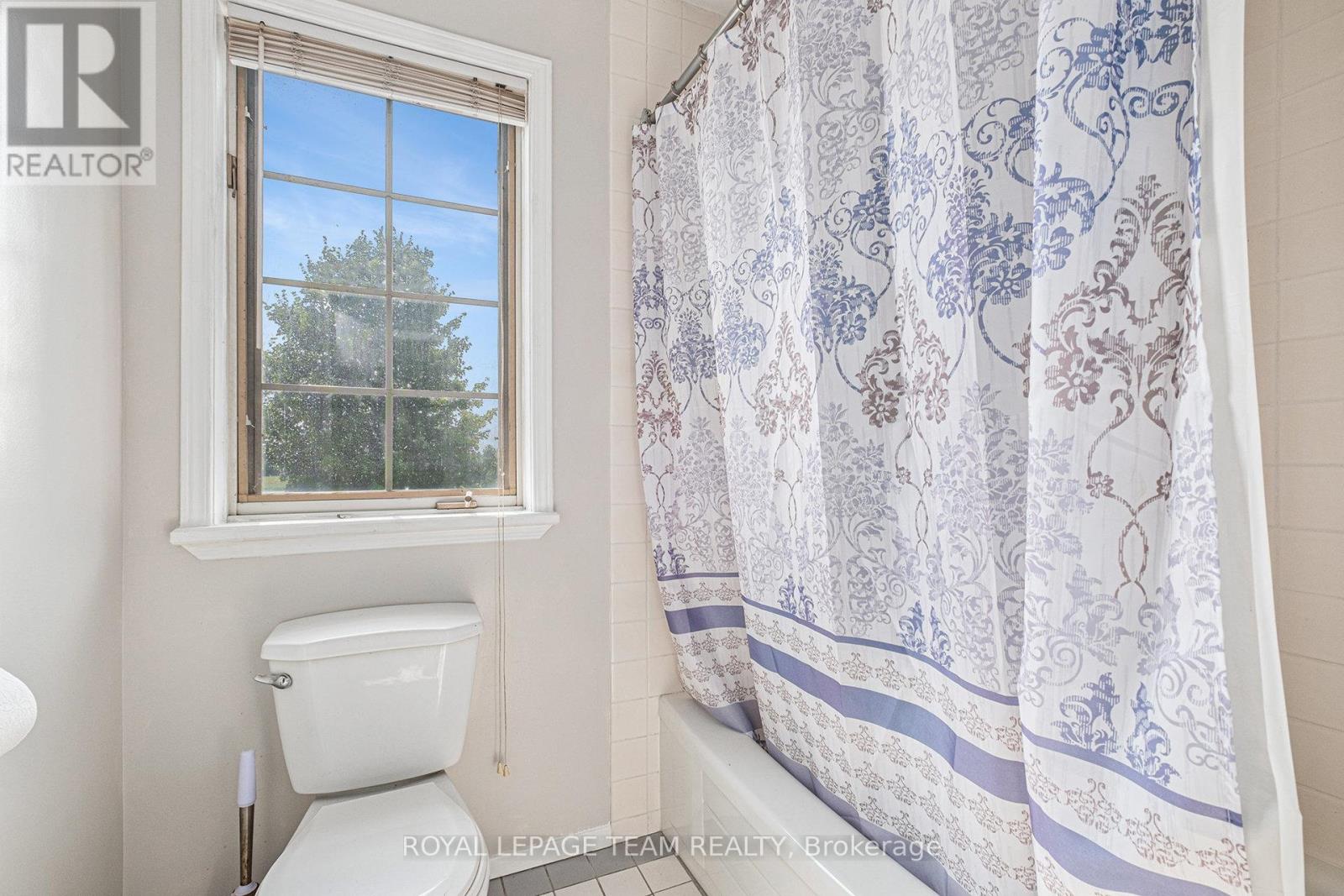 6109 Fourth Line Road W