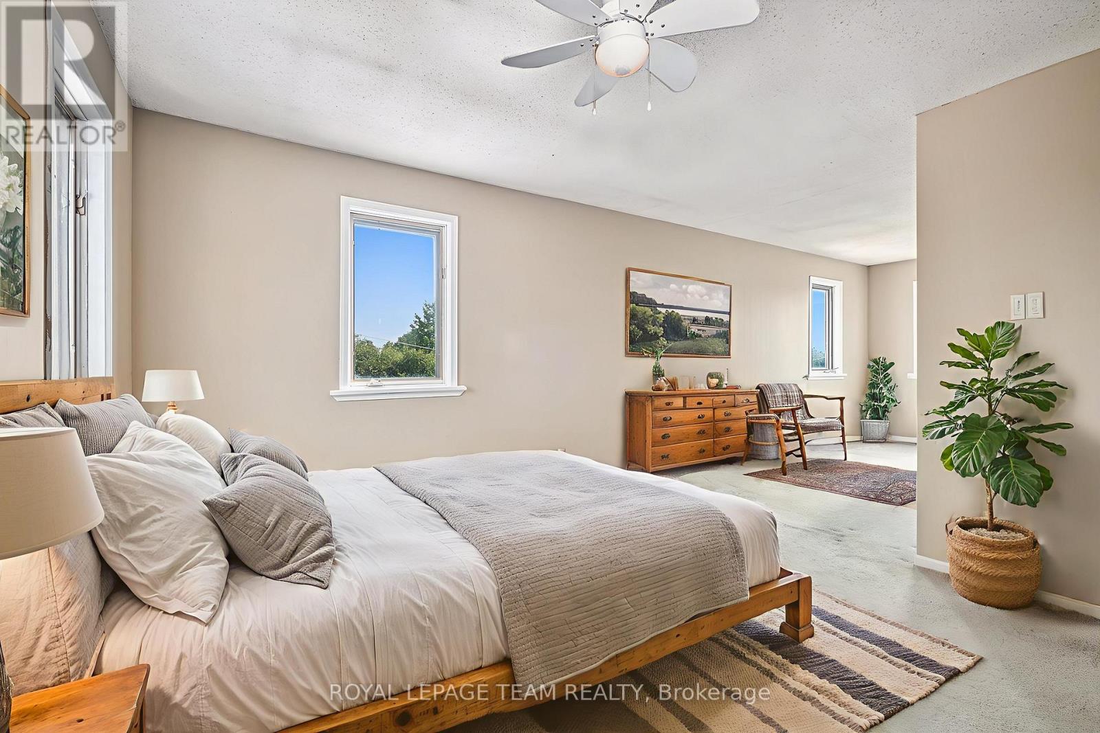6109 Fourth Line Road W