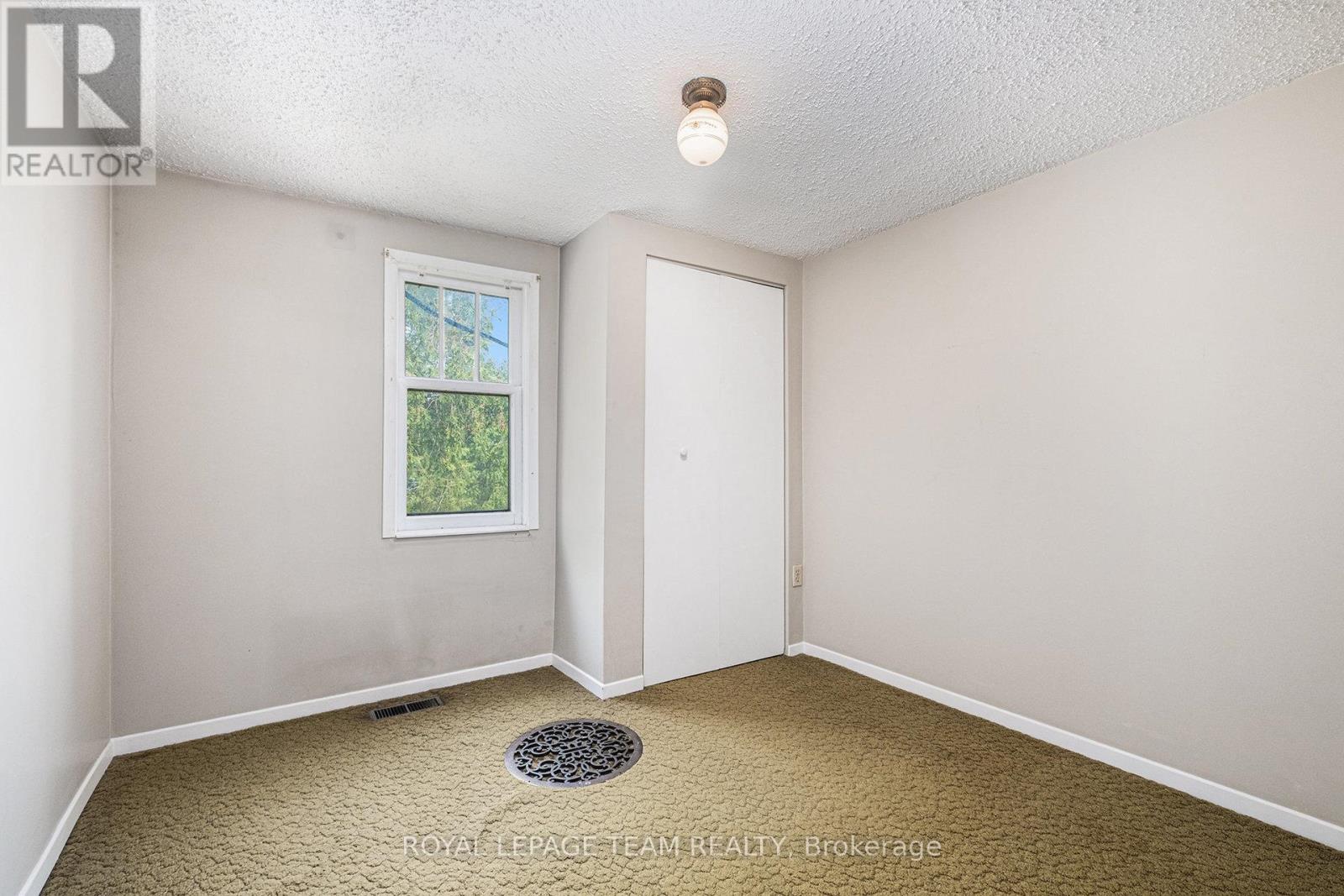 6109 Fourth Line Road W