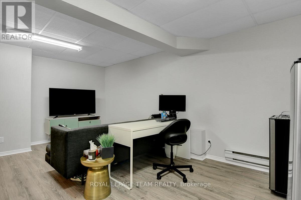 15 - 1302 Alness Court