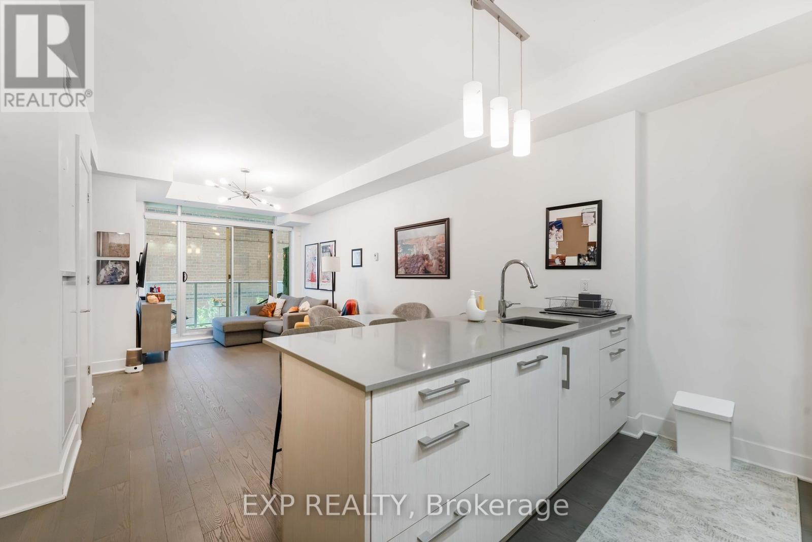 206 - 255 Bay Street