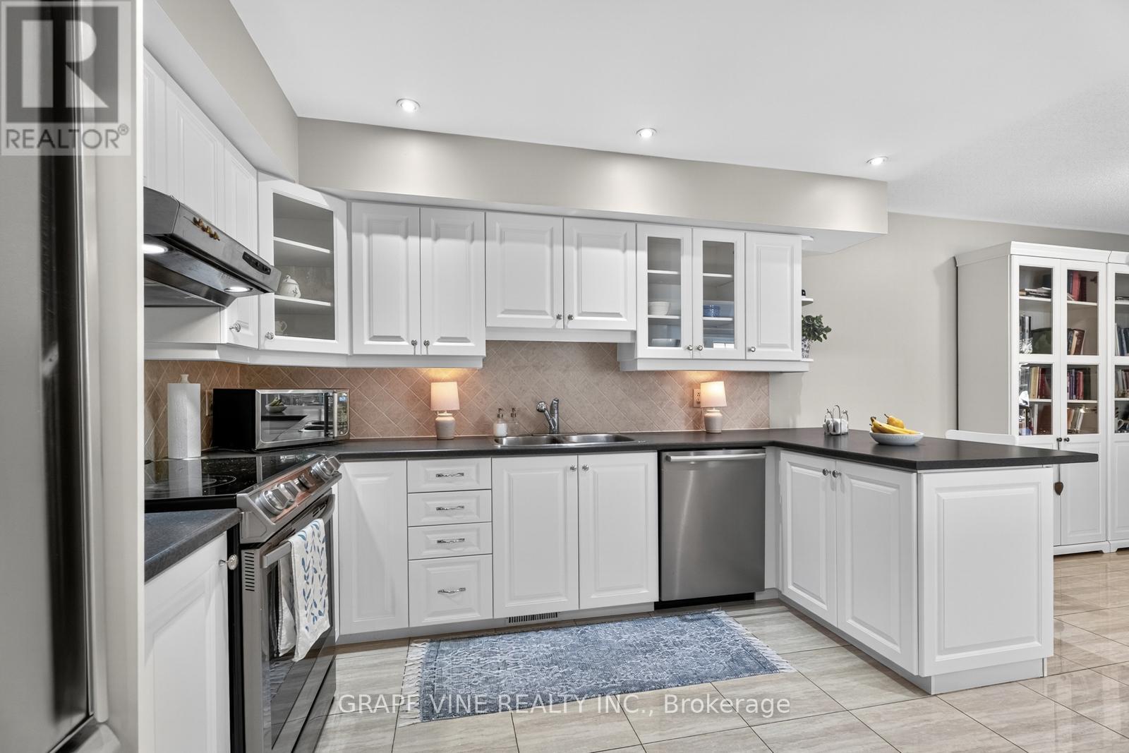21 Fieldberry Private