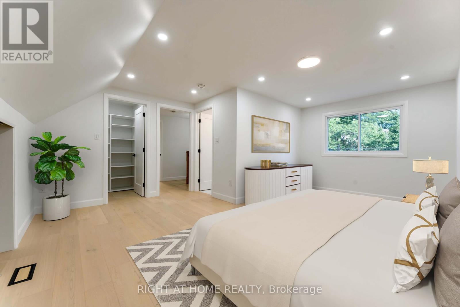 2700 Priscilla Street