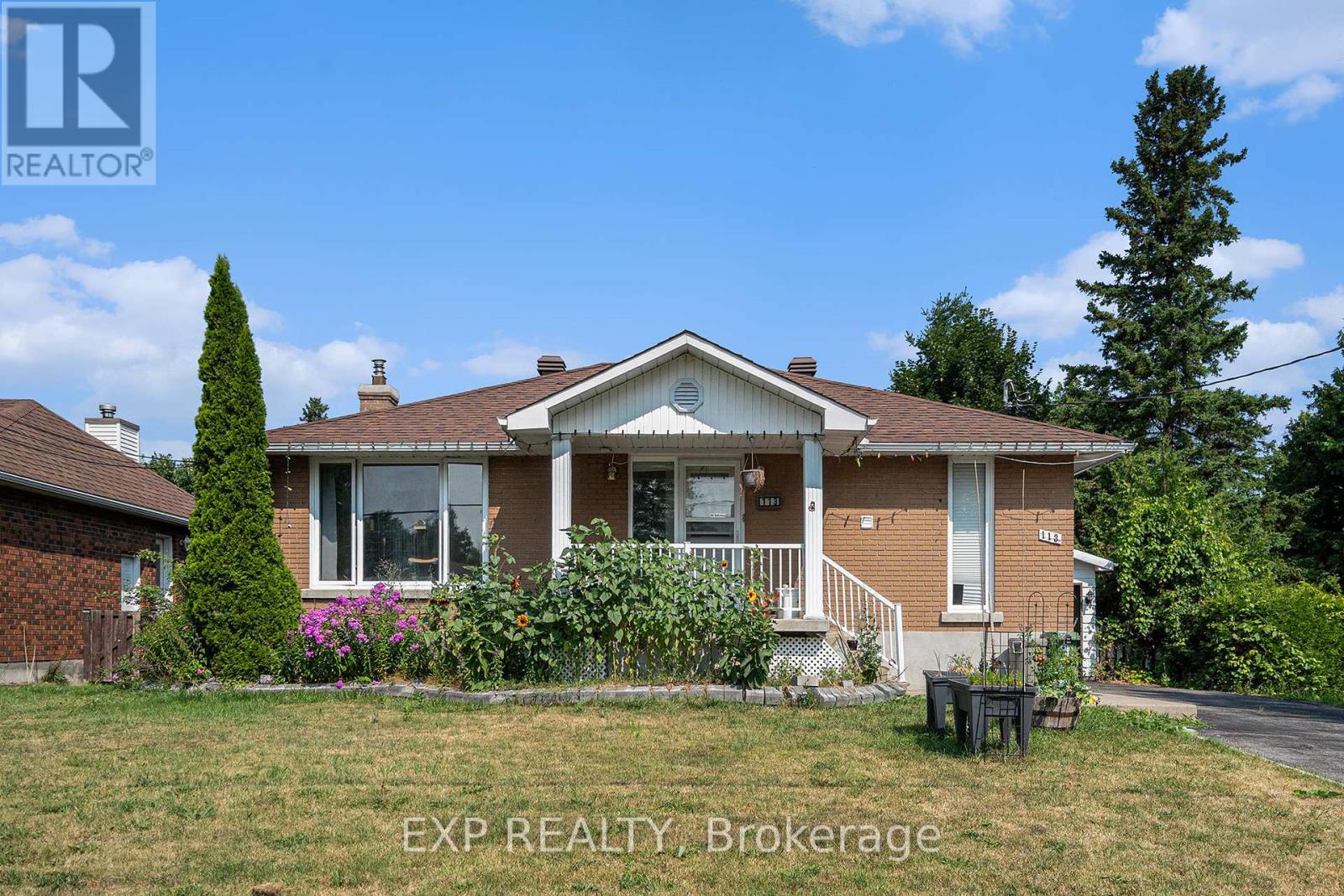 113 Ridgefield Crescent