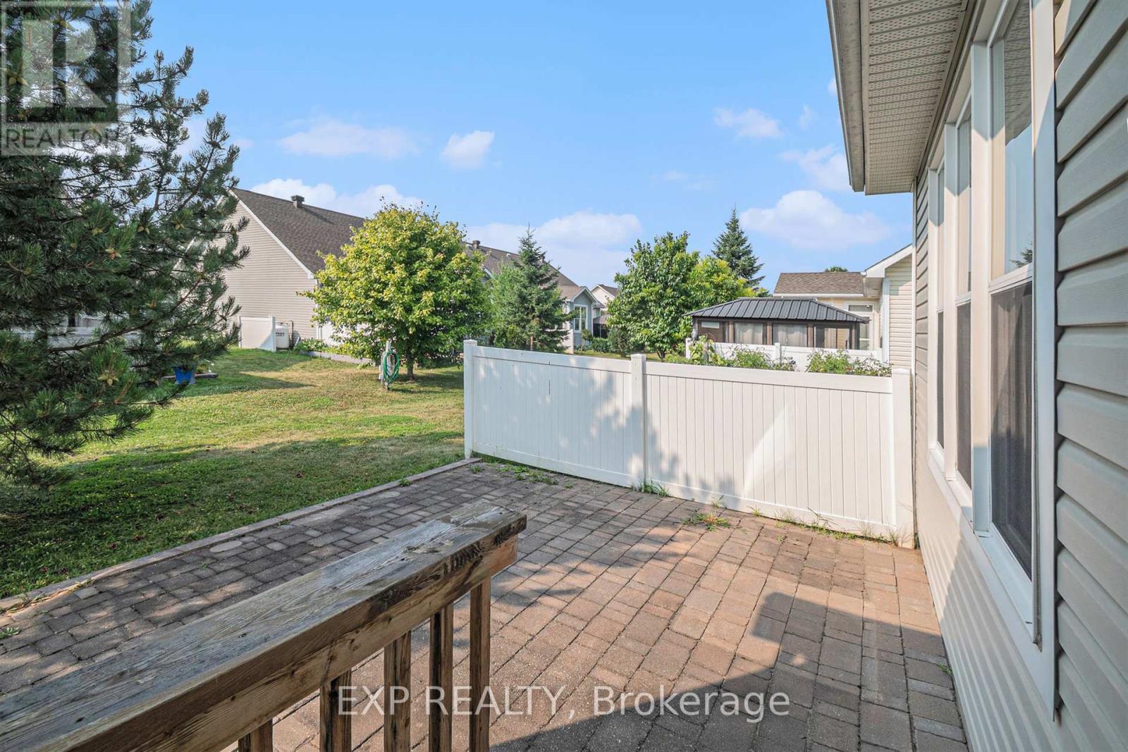 652 Country Trail Private