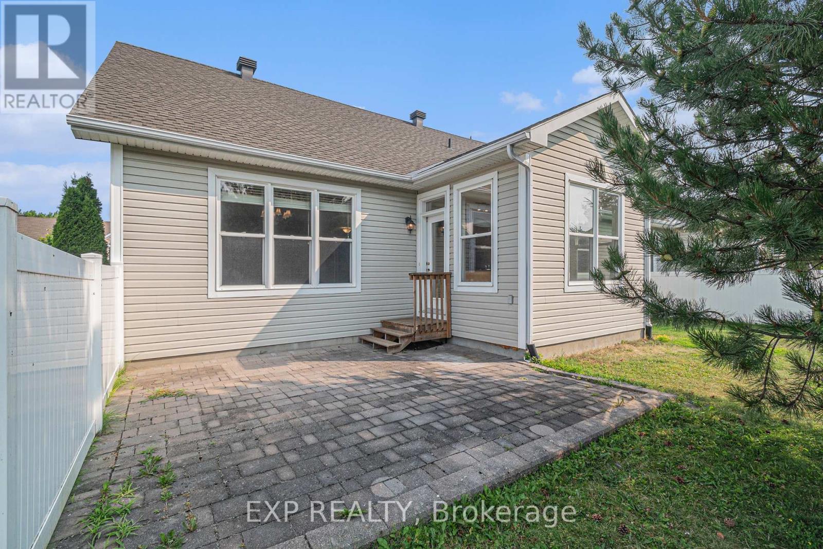 652 Country Trail Private