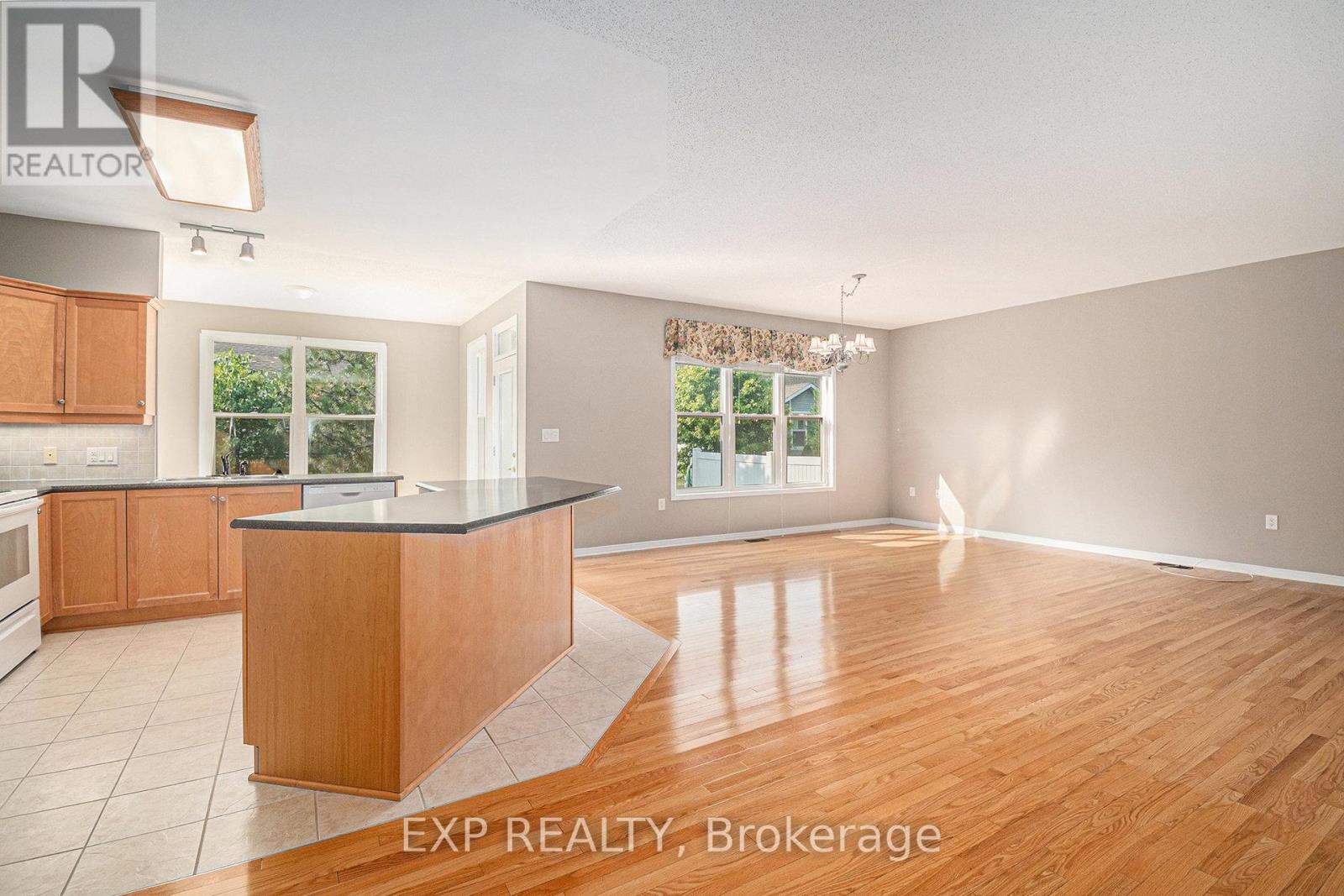 652 Country Trail Private