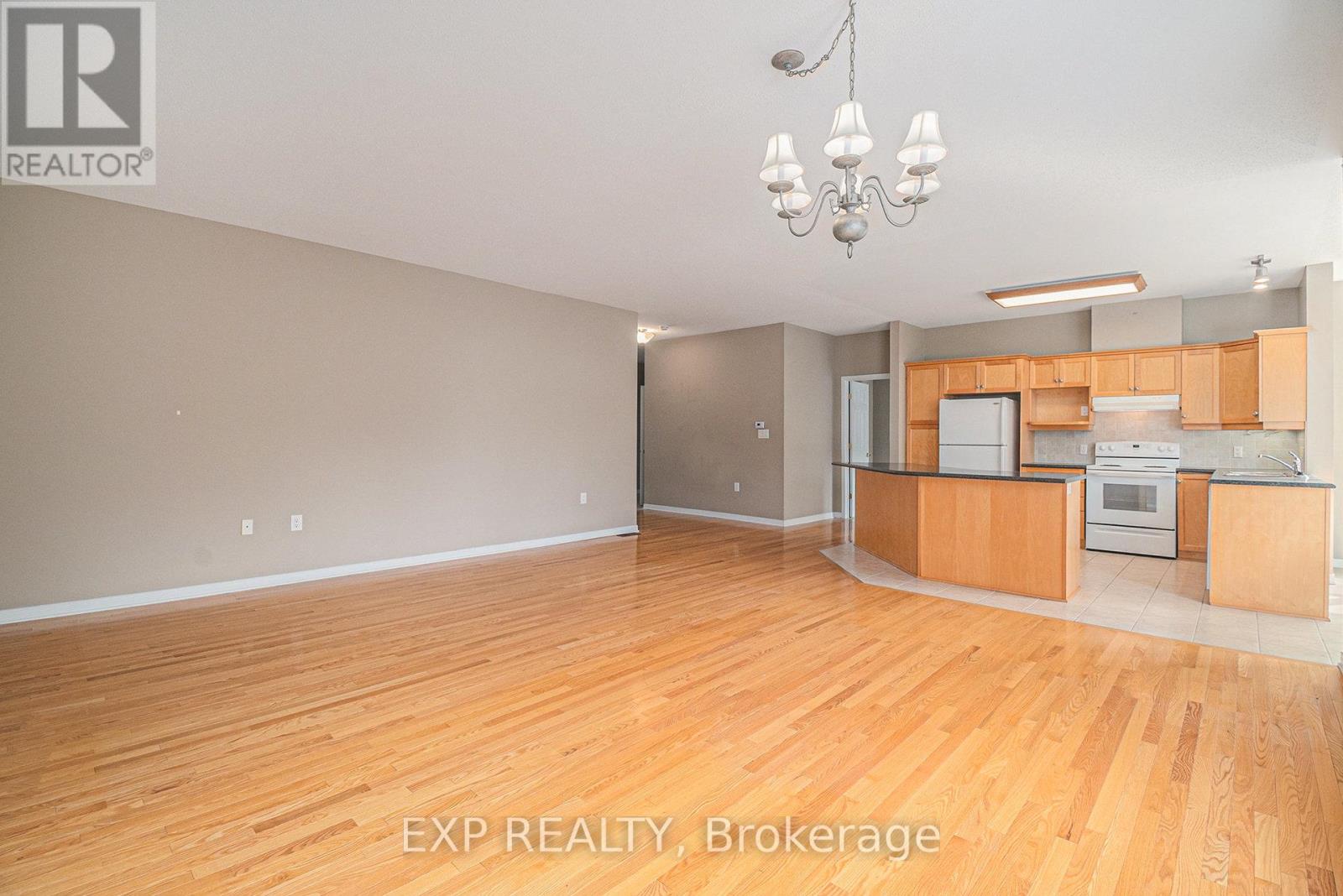 652 Country Trail Private