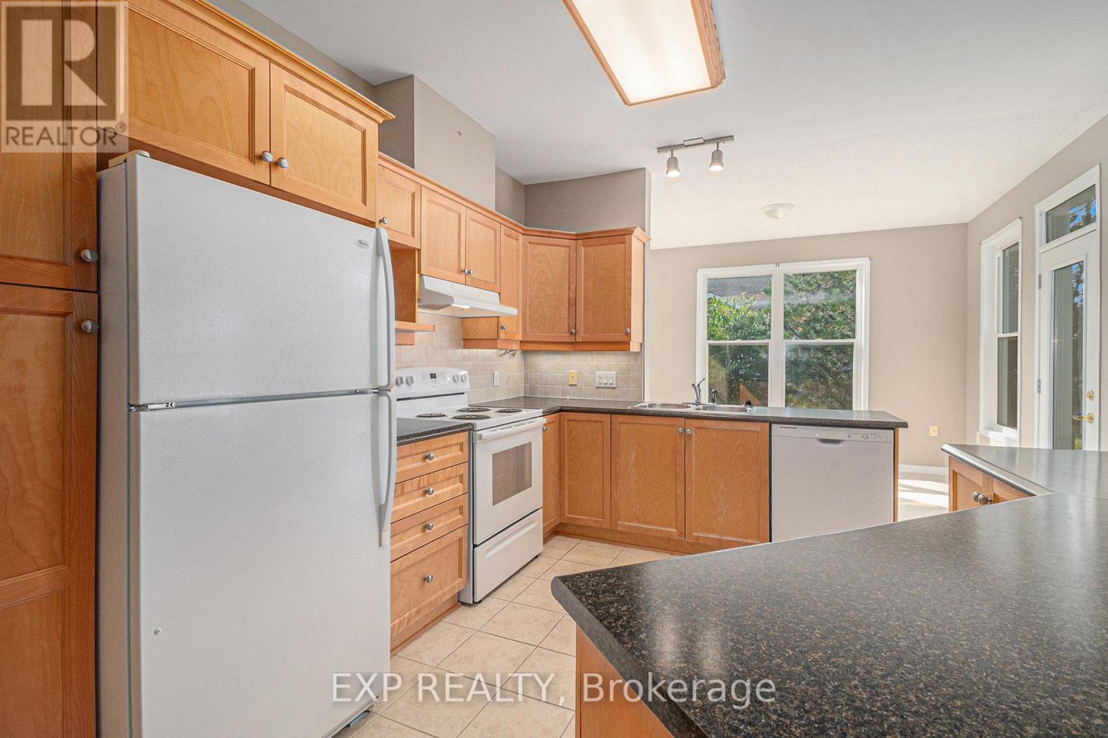 652 Country Trail Private