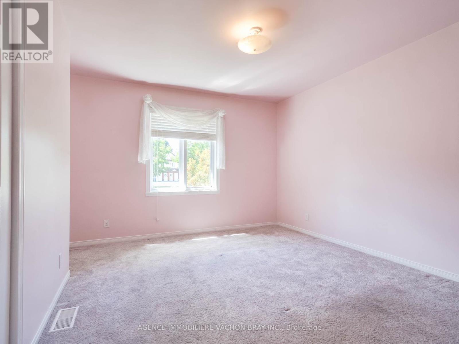 53 Sandfield Avenue N