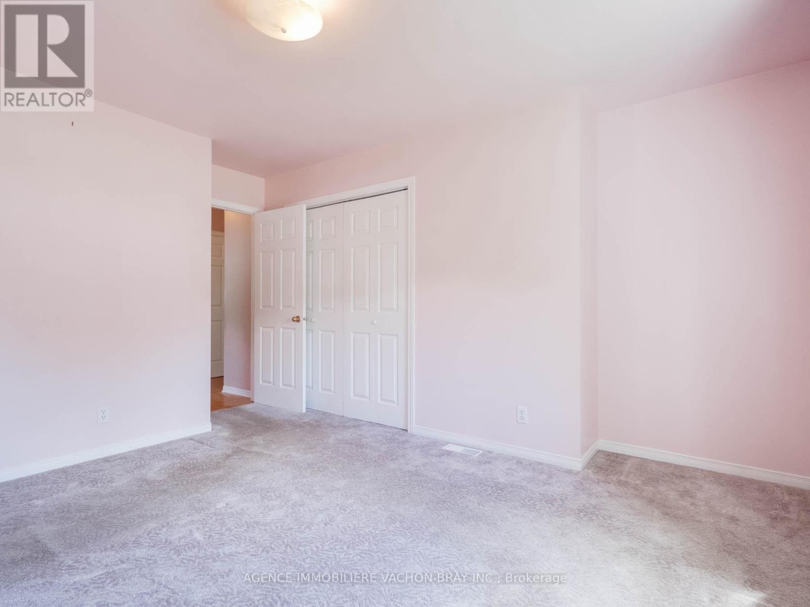 53 Sandfield Avenue N