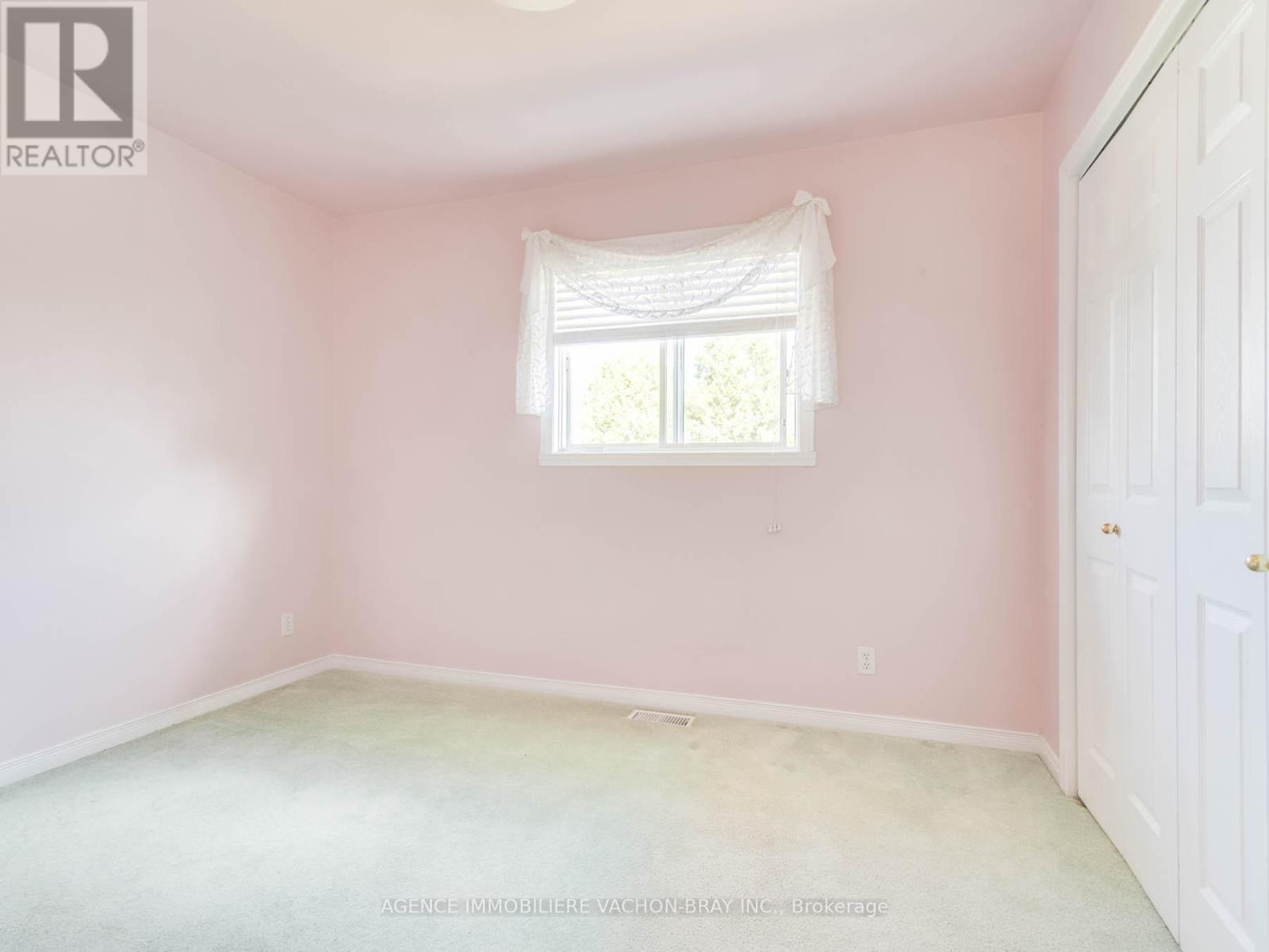 53 Sandfield Avenue N