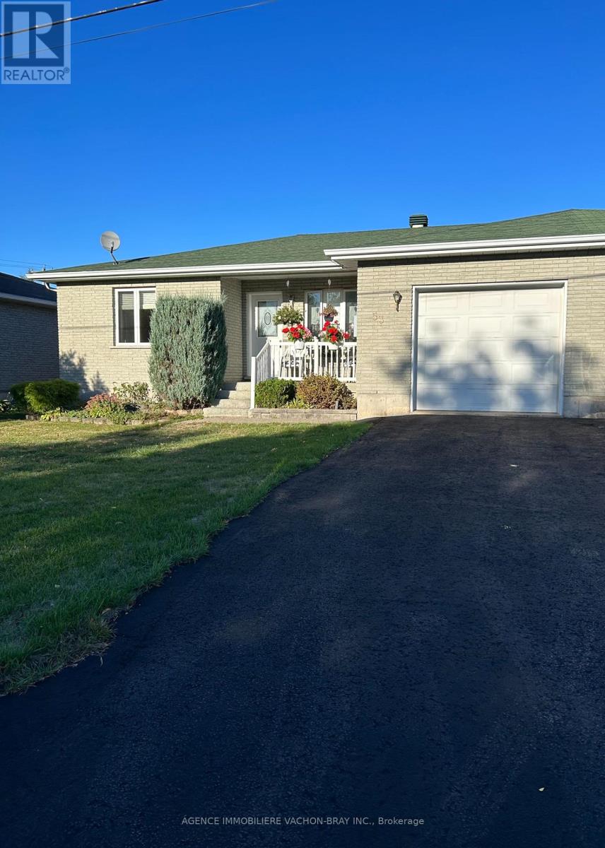 53 Sandfield Avenue N