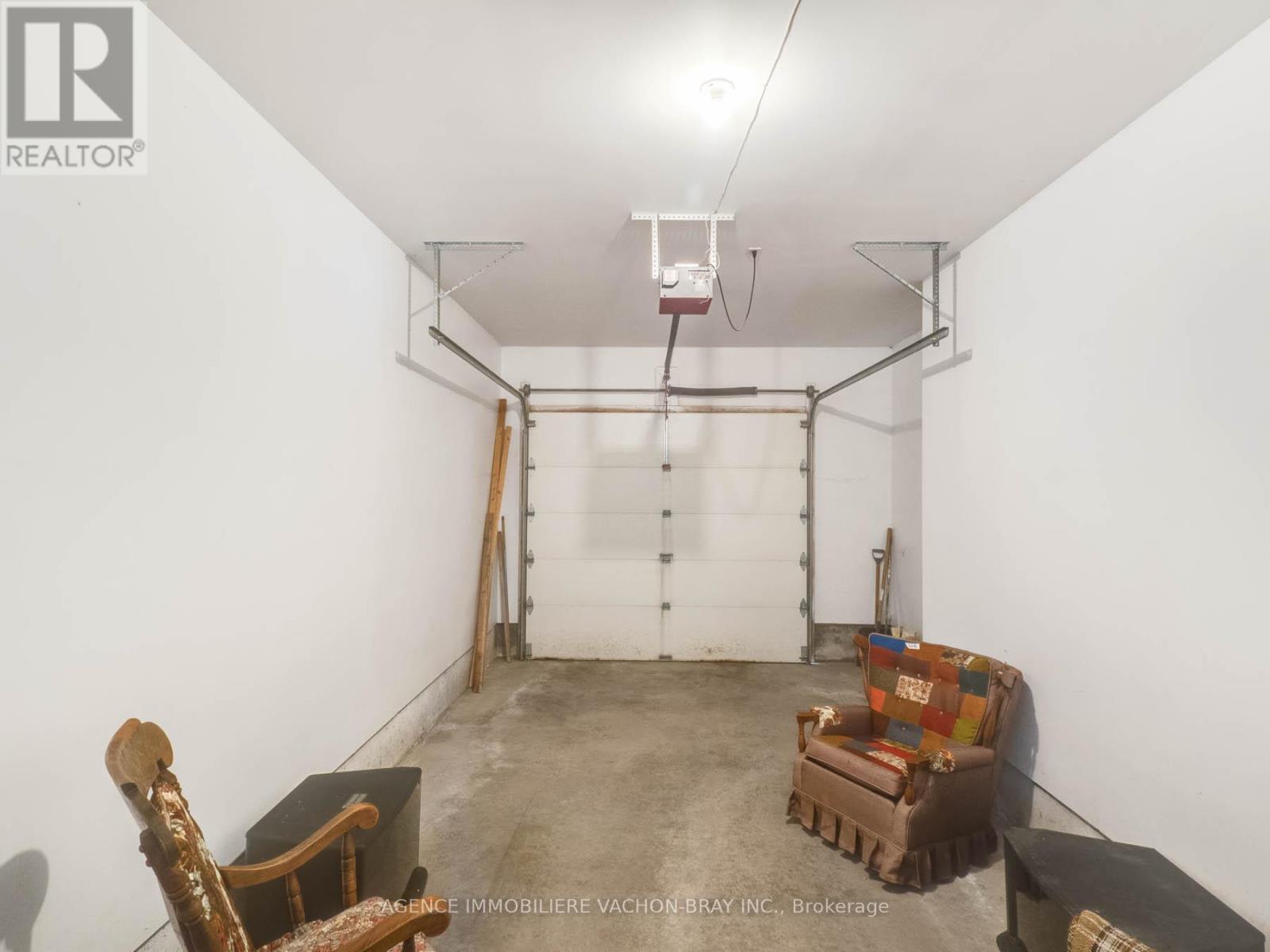 53 Sandfield Avenue N