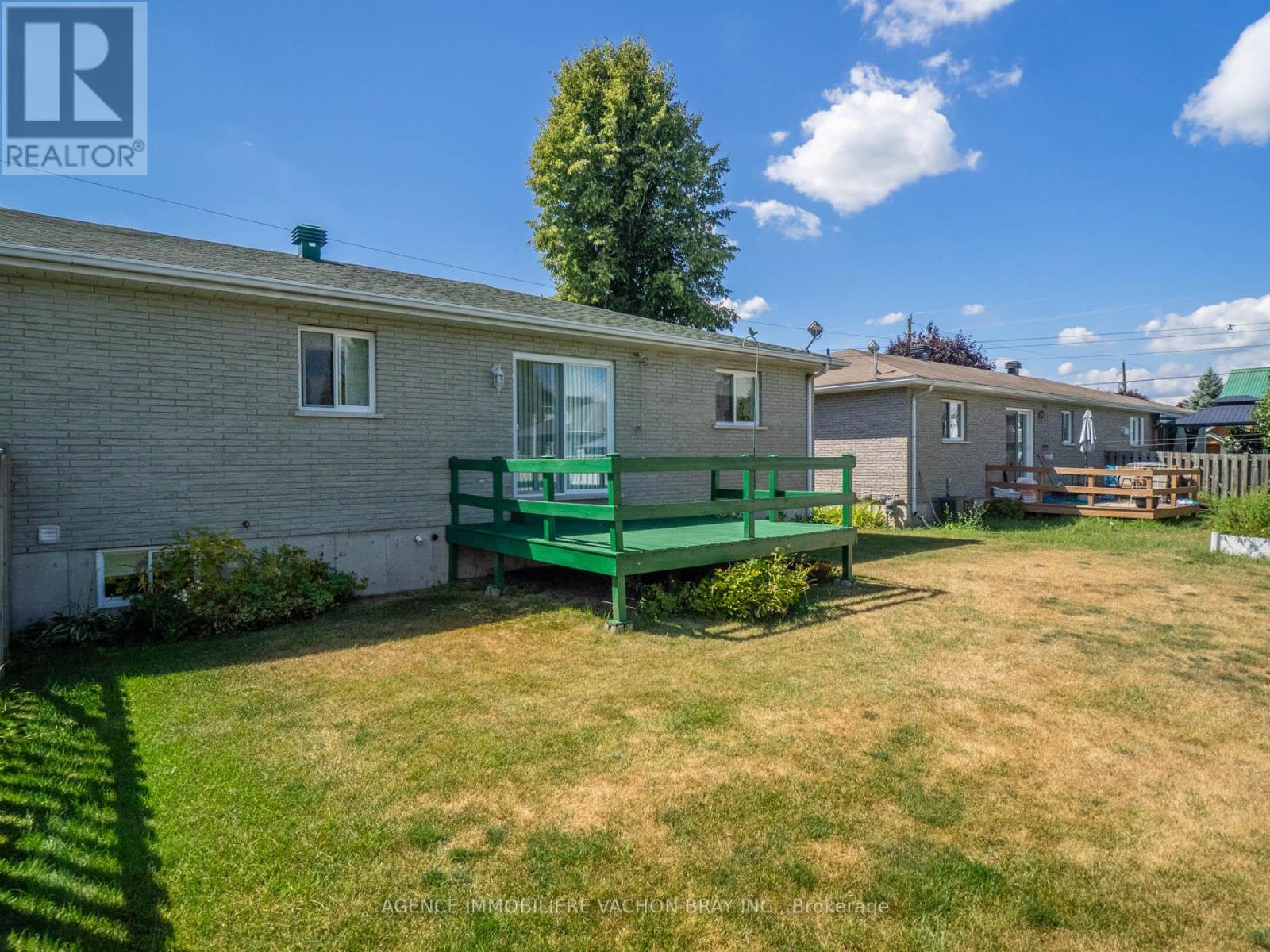 53 Sandfield Avenue N