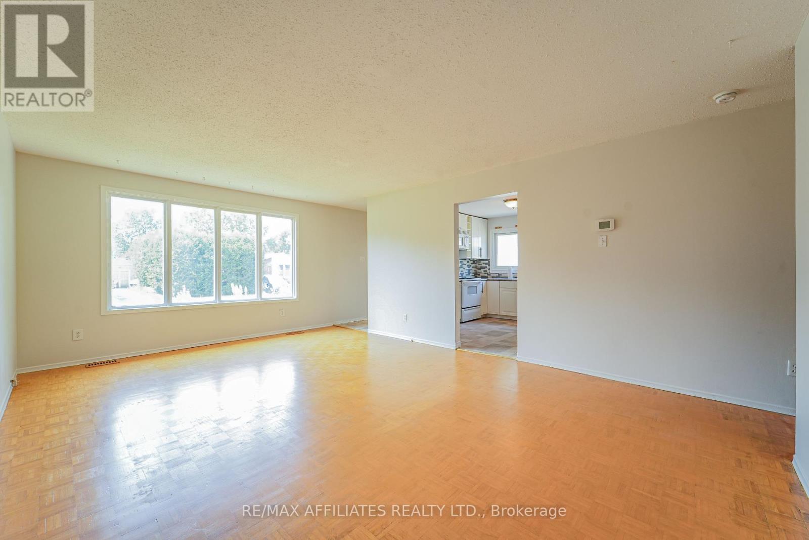 208 Old Colony Road E
