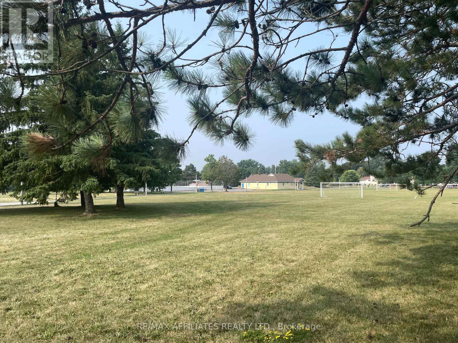 208 Old Colony Road E