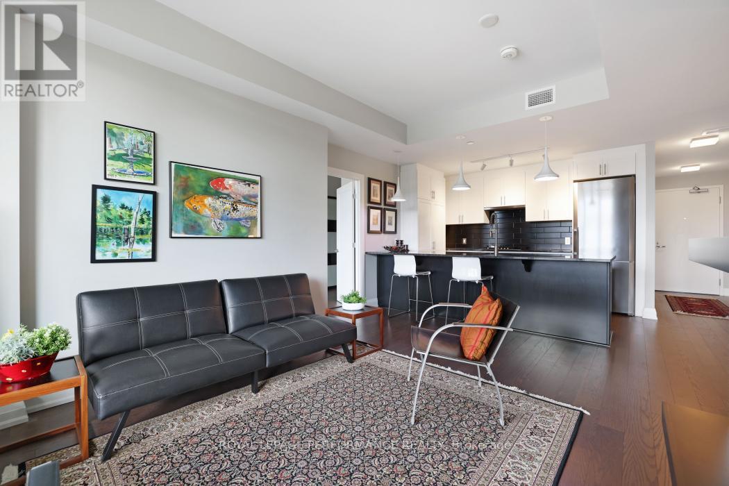 412 - 570 De Mazenod Avenue