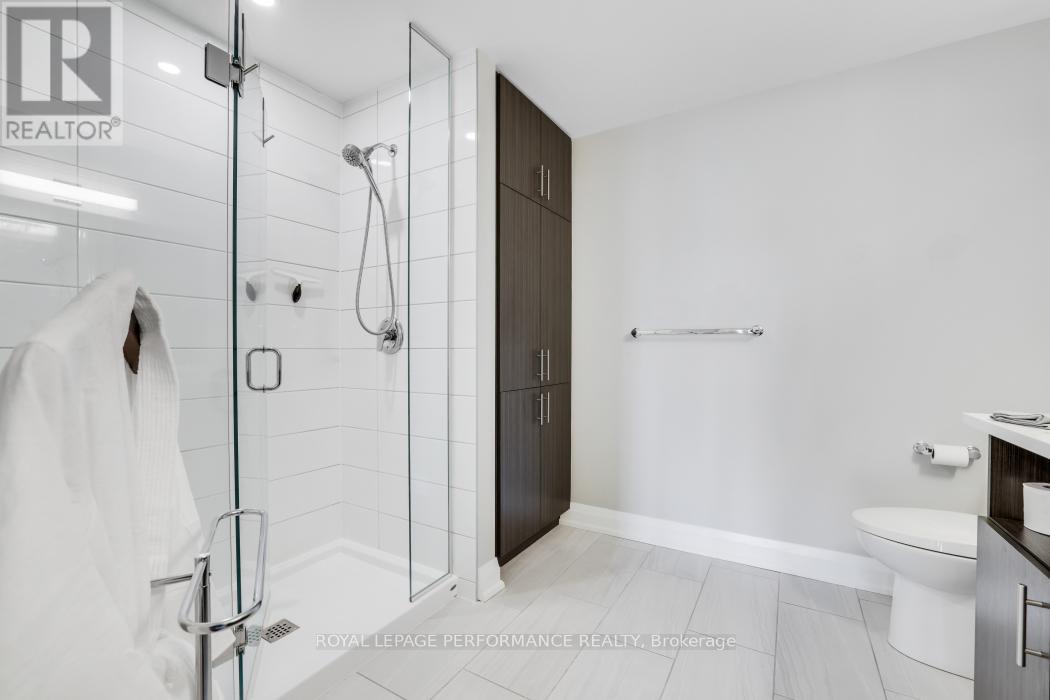 412 - 570 De Mazenod Avenue