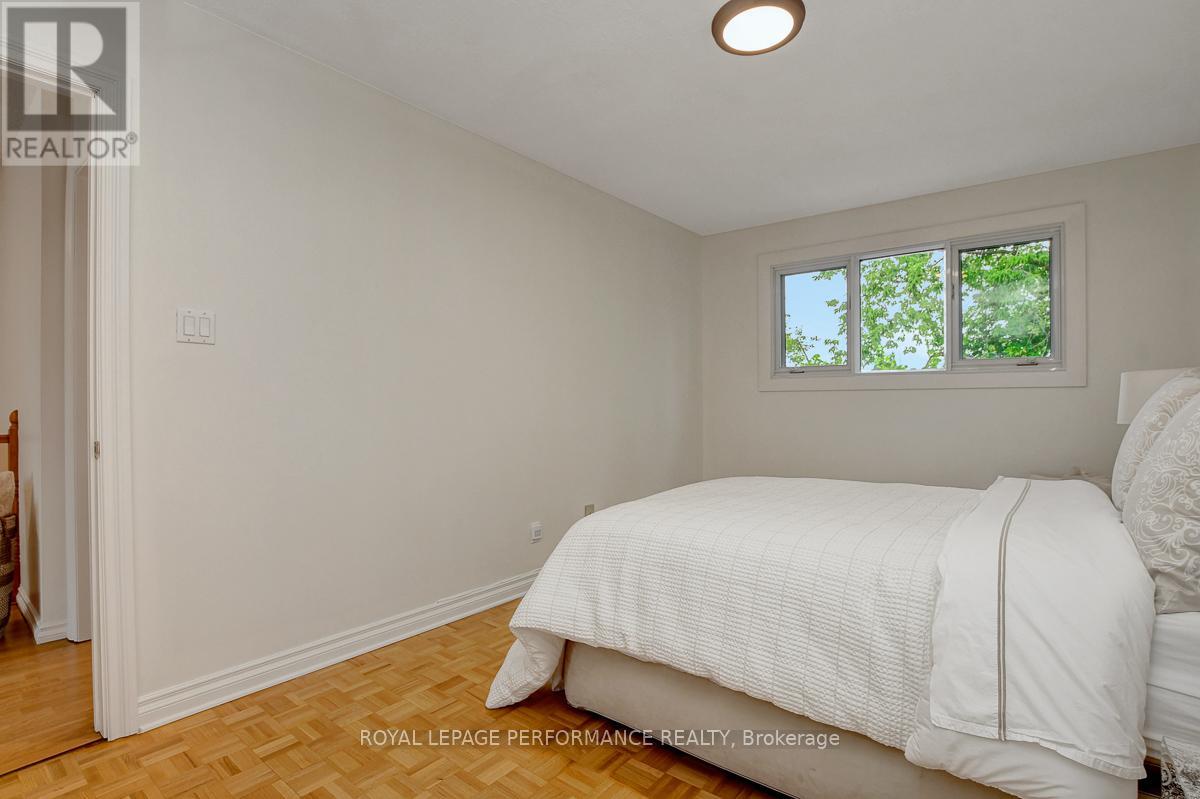 22 - 550 Straby Avenue