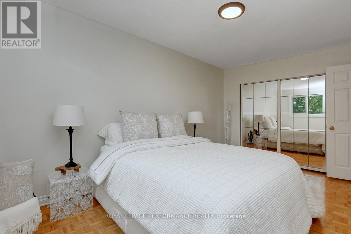 22 - 550 Straby Avenue